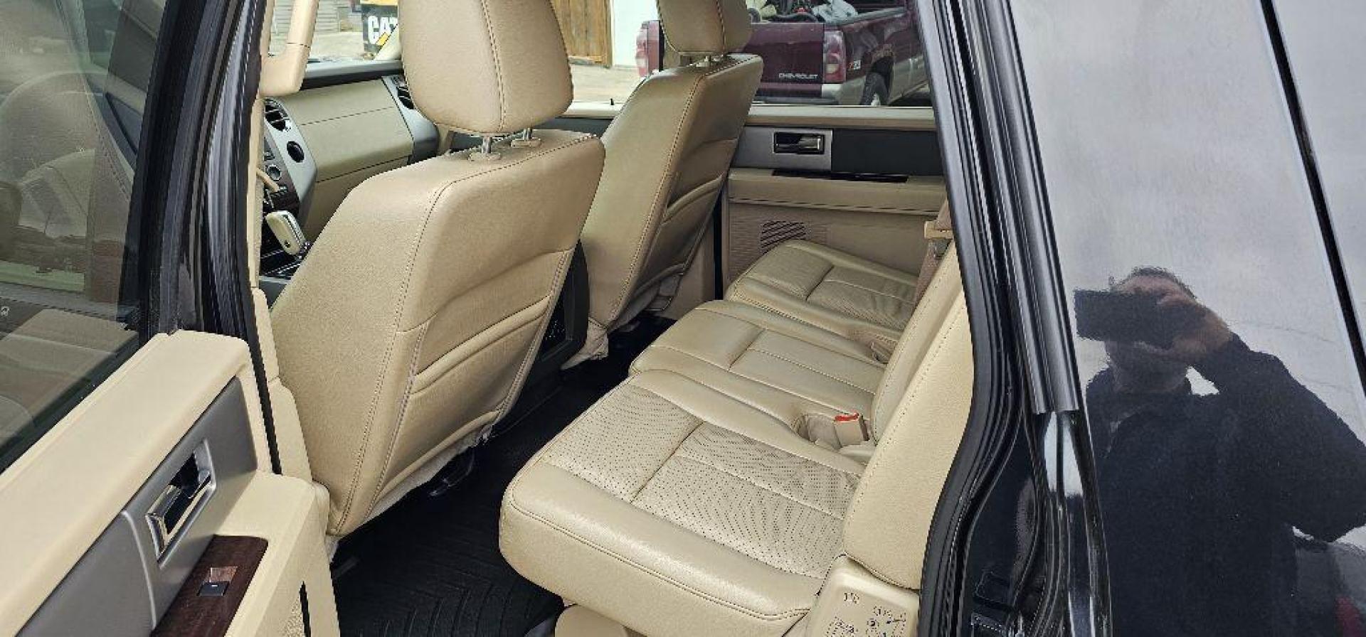 2013 BROWN FORD EXPEDITION EL XLT (1FMJK1J59DE) with an 5.4L engine, Automatic transmission, located at 495 Old Highway 20 West, South Sioux City, NE, 68776, (402) 494-2677, 42.458408, -96.443512 - Photo#6
