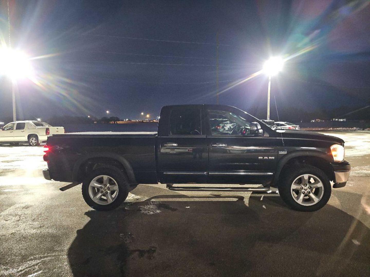 2008 BLACK DODGE RAM 1500 ST (1D7HU18258S) with an 5.7L engine, Automatic transmission, located at 495 Old Highway 20 West, South Sioux City, NE, 68776, (402) 494-2677, 42.458408, -96.443512 - Photo#4