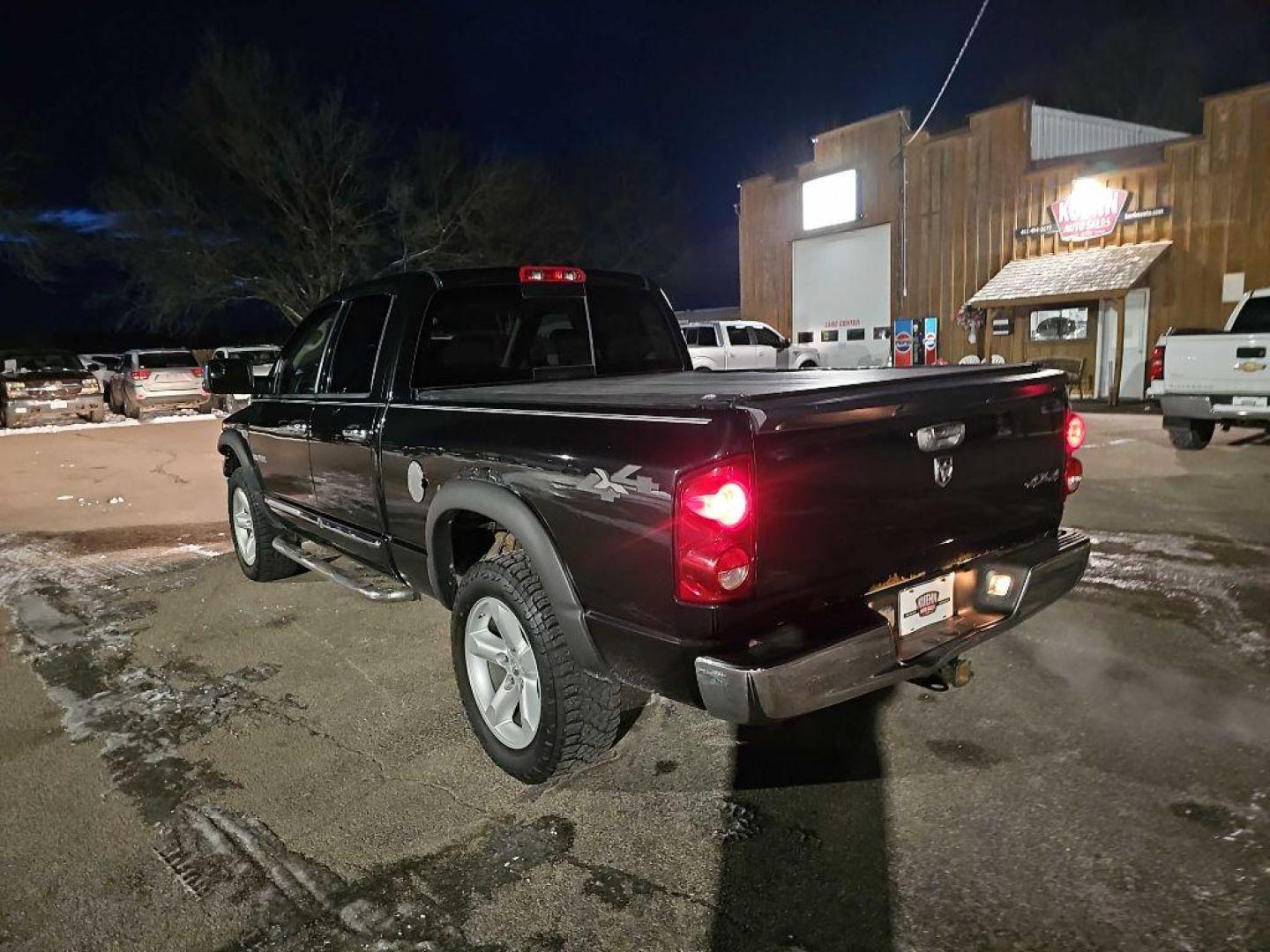 2008 BLACK DODGE RAM 1500 ST (1D7HU18258S) with an 5.7L engine, Automatic transmission, located at 495 Old Highway 20 West, South Sioux City, NE, 68776, (402) 494-2677, 42.458408, -96.443512 - Photo#2
