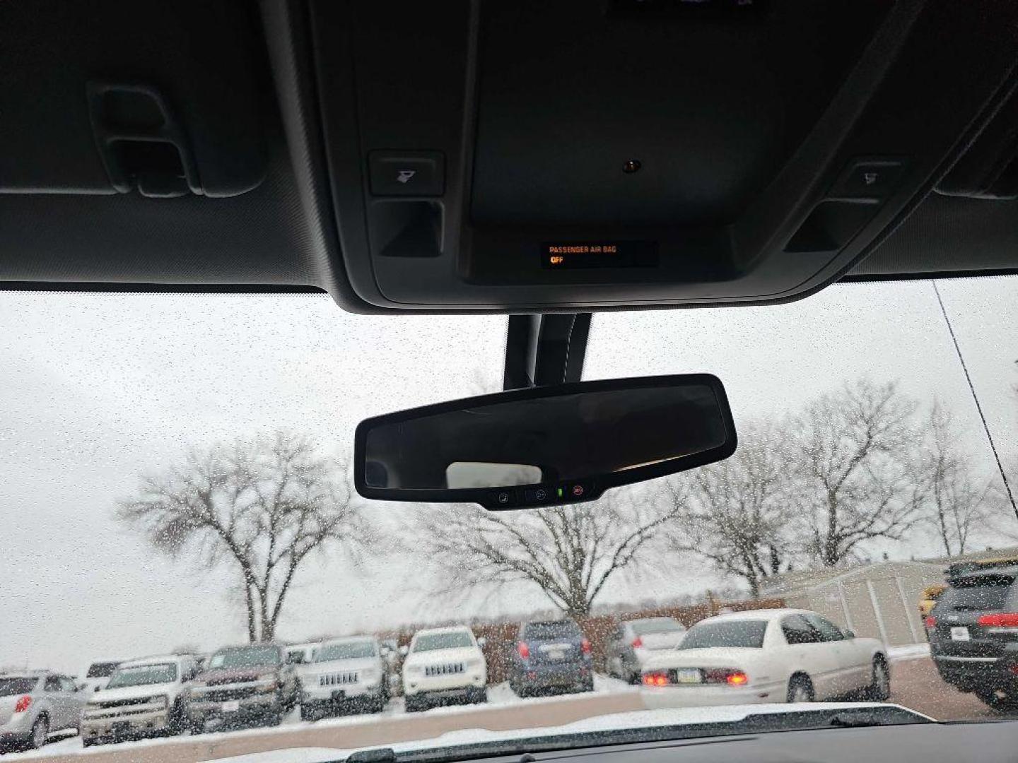 2017 WHITE CHEVROLET SILVERADO 1500 LT (3GCUKREC9HG) with an 5.3L engine, Automatic transmission, located at 495 Old Highway 20 West, South Sioux City, NE, 68776, (402) 494-2677, 42.458408, -96.443512 - Photo#12