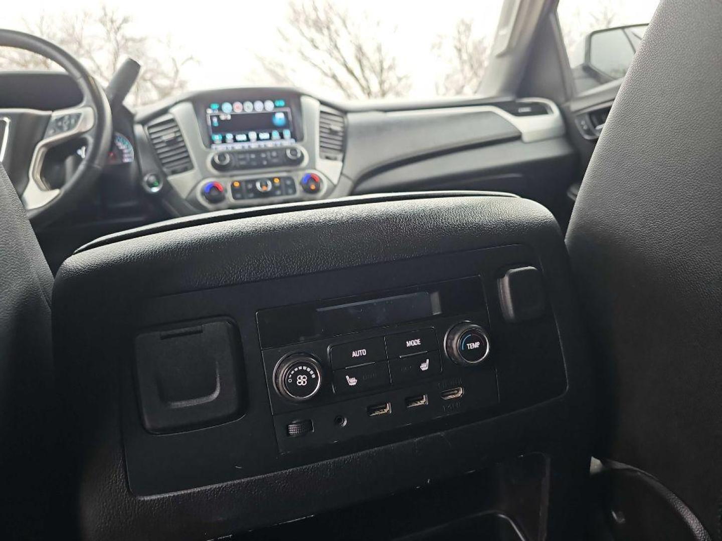 2017 SILVER GMC YUKON XL 1500 SLT (1GKS2GKC0HR) with an 5.3L engine, Automatic transmission, located at 495 Old Highway 20 West, South Sioux City, NE, 68776, (402) 494-2677, 42.458408, -96.443512 - Photo#31