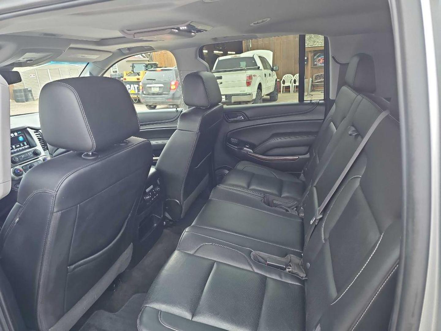 2017 SILVER GMC YUKON XL 1500 SLT (1GKS2GKC0HR) with an 5.3L engine, Automatic transmission, located at 495 Old Highway 20 West, South Sioux City, NE, 68776, (402) 494-2677, 42.458408, -96.443512 - Photo#33