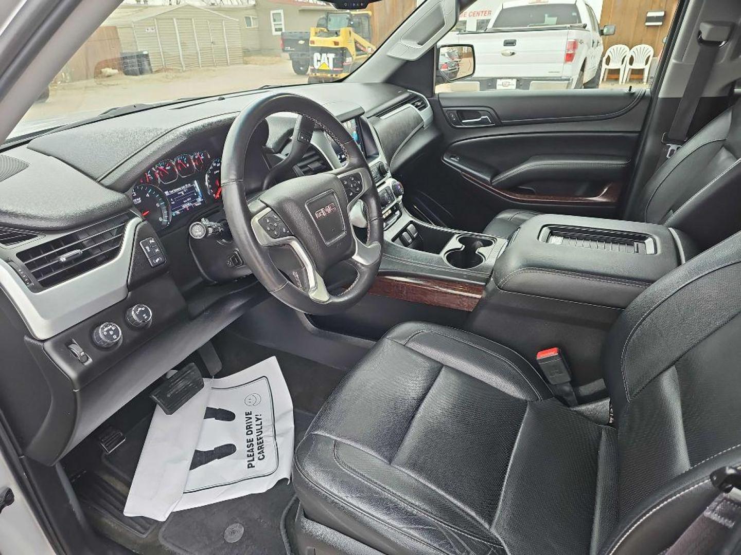 2017 SILVER GMC YUKON XL 1500 SLT (1GKS2GKC0HR) with an 5.3L engine, Automatic transmission, located at 495 Old Highway 20 West, South Sioux City, NE, 68776, (402) 494-2677, 42.458408, -96.443512 - Photo#37