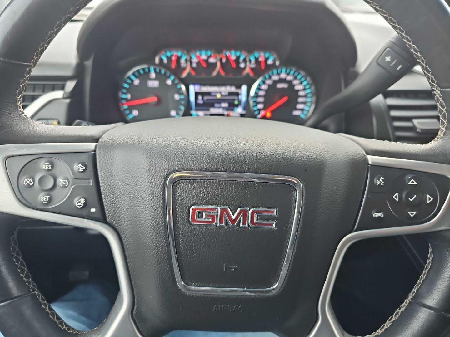 2017 SILVER GMC YUKON XL 1500 SLT (1GKS2GKC0HR) with an 5.3L engine, Automatic transmission, located at 495 Old Highway 20 West, South Sioux City, NE, 68776, (402) 494-2677, 42.458408, -96.443512 - Photo#48