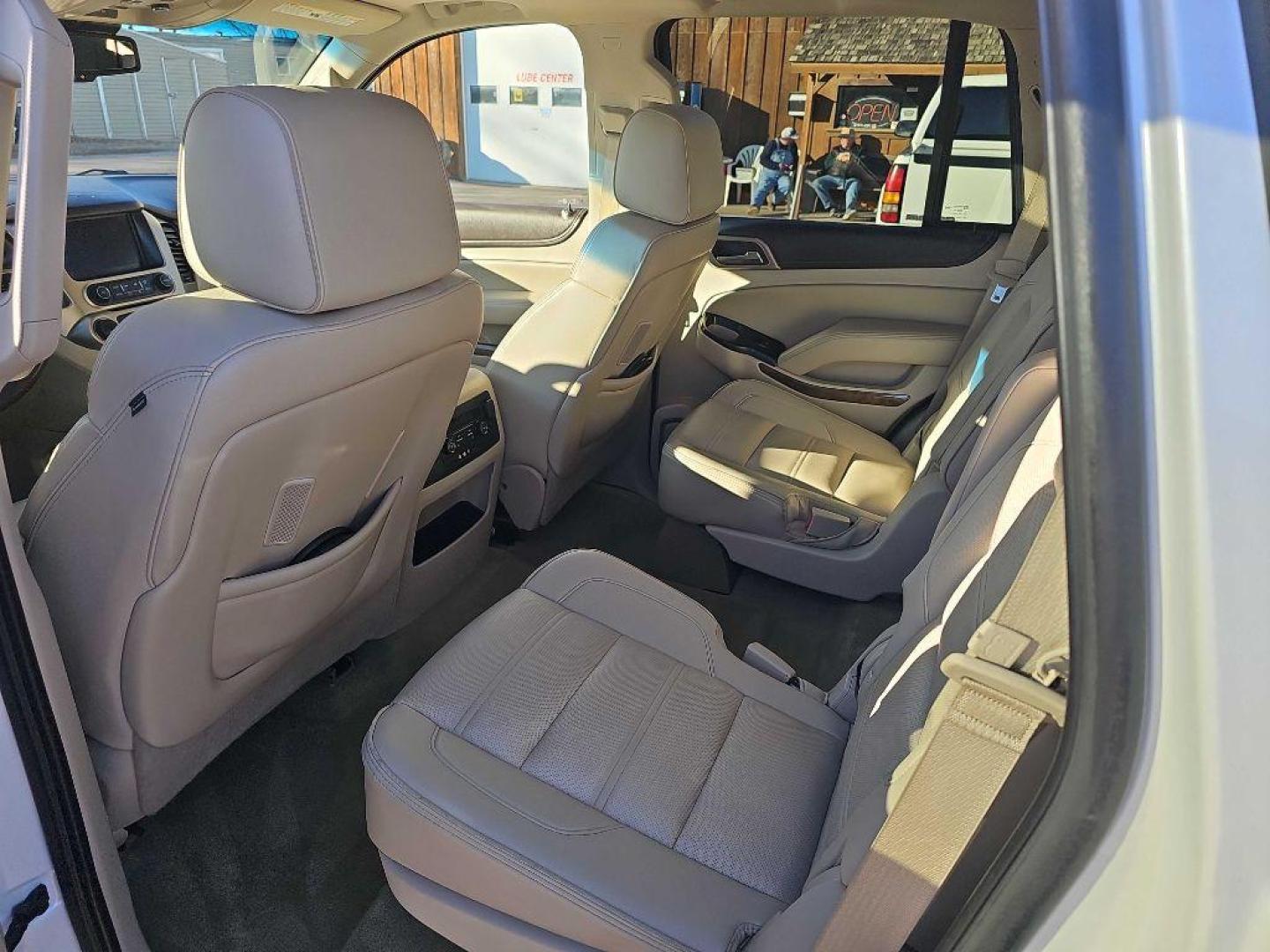 2016 WHITE GMC YUKON DENALI (1GKS2CKJXGR) with an 6.2L engine, Automatic transmission, located at 495 Old Highway 20 West, South Sioux City, NE, 68776, (402) 494-2677, 42.458408, -96.443512 - Photo#9