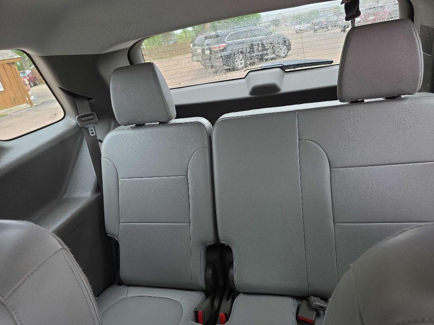 2018 WHITE CHEVROLET TRAVERSE LT (1GNEVHKW7JJ) with an 3.6L engine, Automatic transmission, located at 495 Old Highway 20 West, South Sioux City, NE, 68776, (402) 494-2677, 42.458408, -96.443512 - Photo#7