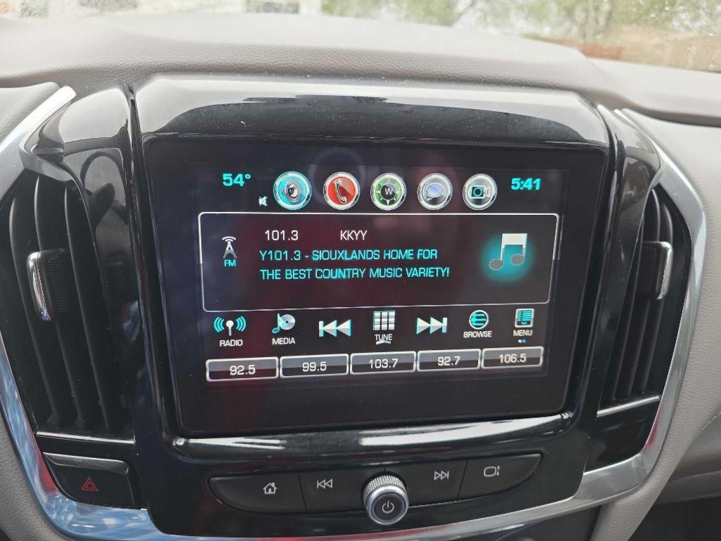 2018 WHITE CHEVROLET TRAVERSE LT (1GNEVHKW7JJ) with an 3.6L engine, Automatic transmission, located at 495 Old Highway 20 West, South Sioux City, NE, 68776, (402) 494-2677, 42.458408, -96.443512 - Photo#11