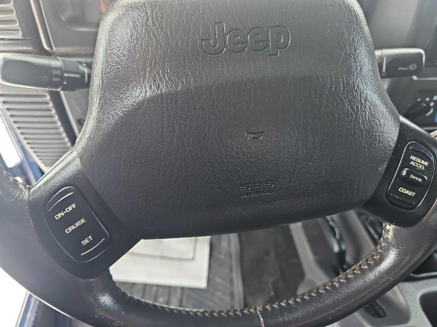 2001 BLUE JEEP WRANGLER / TJ SPORT (1J4FA49S11P) with an 4.0L engine, Automatic transmission, located at 495 Old Highway 20 West, South Sioux City, NE, 68776, (402) 494-2677, 42.458408, -96.443512 - Photo#10