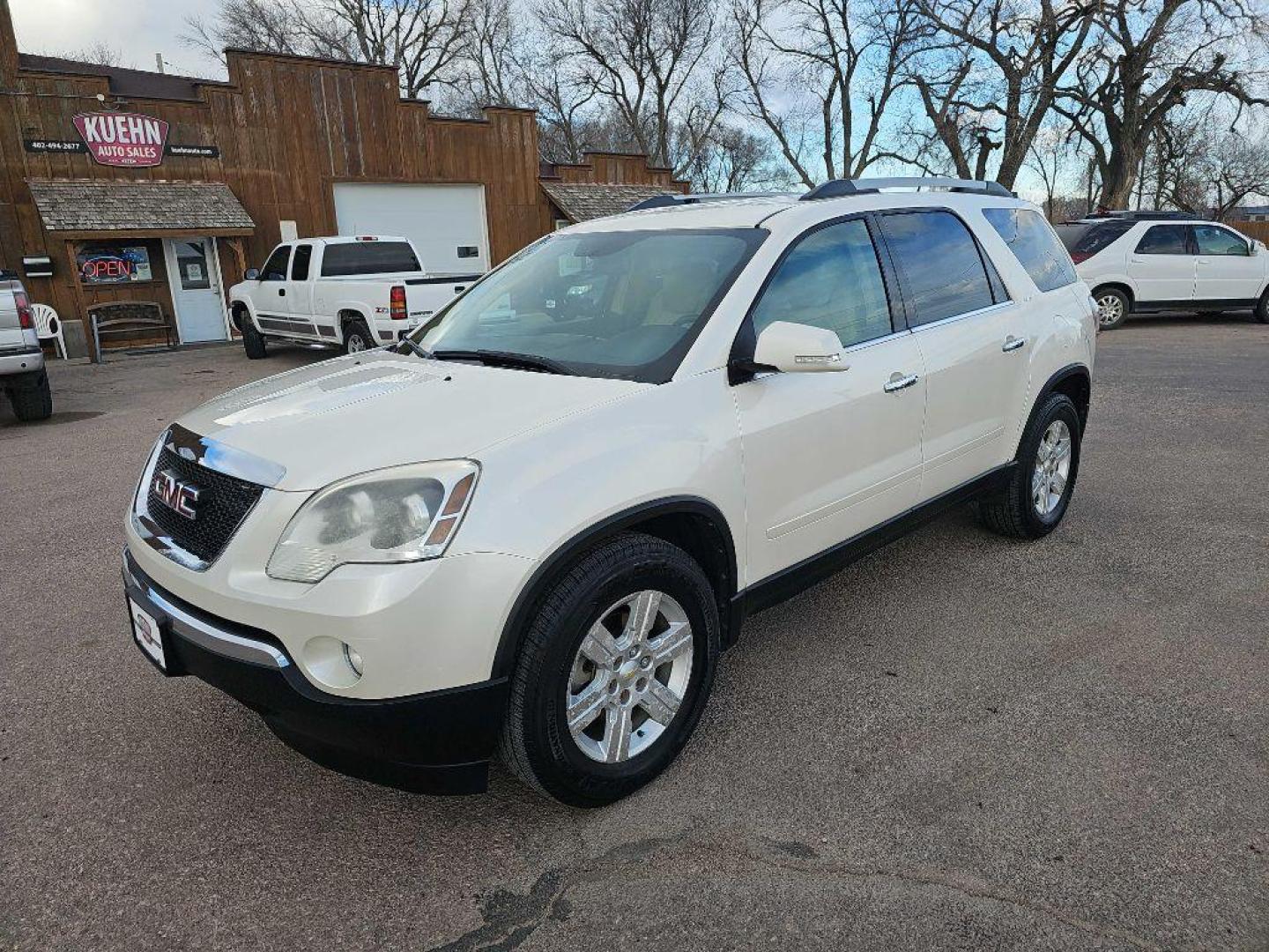 2011 WHITE GMC ACADIA SLT-2 (1GKKRSED0BJ) with an 3.6L engine, Automatic transmission, located at 495 Old Highway 20 West, South Sioux City, NE, 68776, (402) 494-2677, 42.458408, -96.443512 - Photo#0