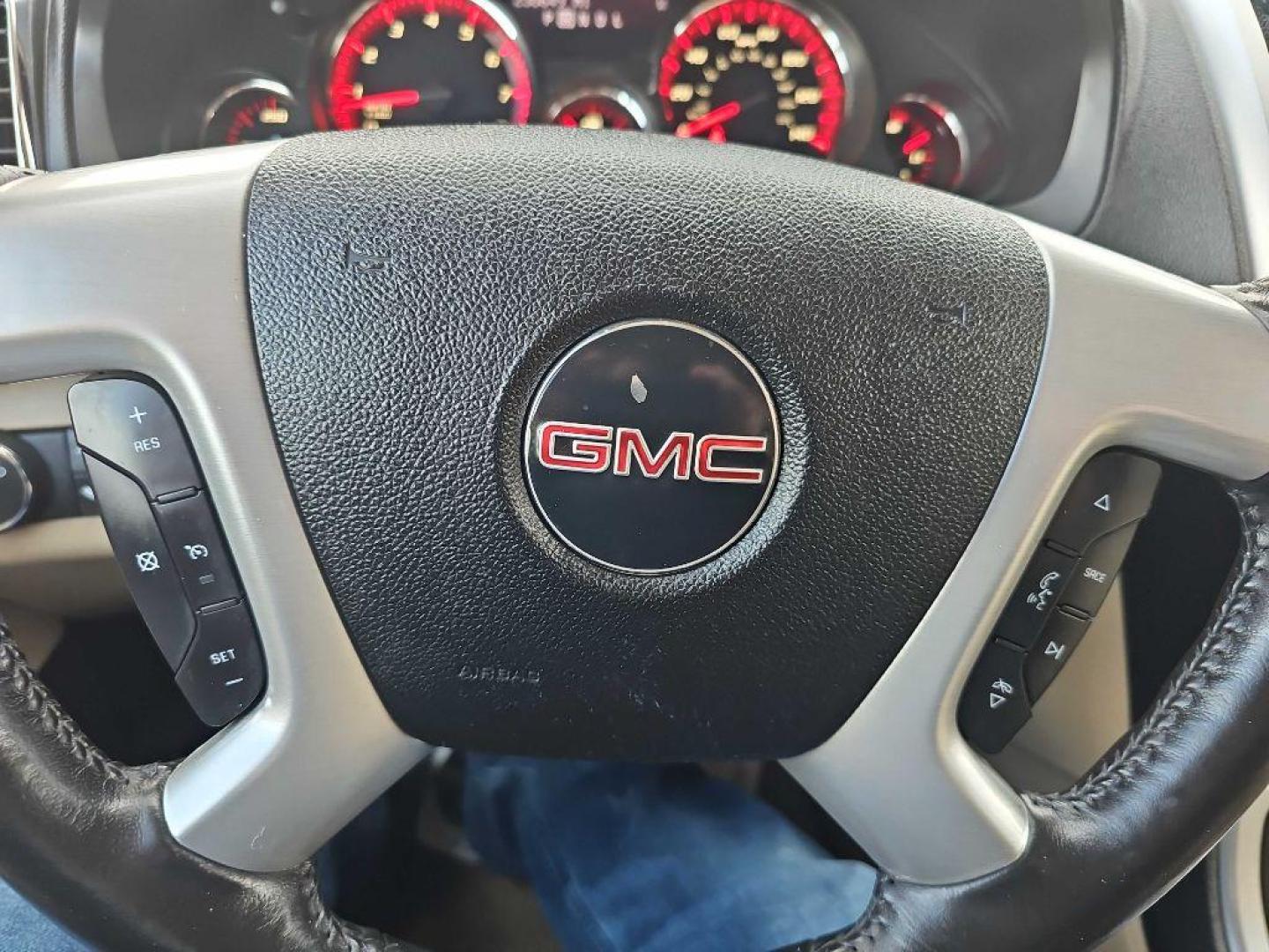 2011 WHITE GMC ACADIA SLT-2 (1GKKRSED0BJ) with an 3.6L engine, Automatic transmission, located at 495 Old Highway 20 West, South Sioux City, NE, 68776, (402) 494-2677, 42.458408, -96.443512 - Photo#12