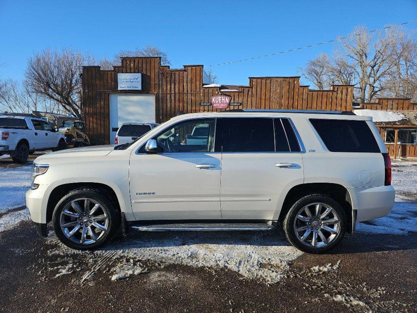 2015 WHITE CHEVROLET TAHOE 1500 LTZ (1GNSKCKCXFR) with an 5.3L engine, Automatic transmission, located at 495 Old Highway 20 West, South Sioux City, NE, 68776, (402) 494-2677, 42.458408, -96.443512 - Photo#1