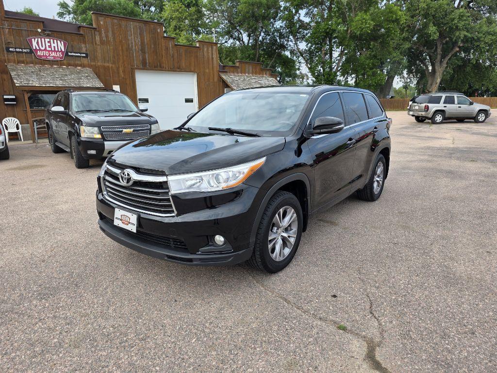 photo of 2015 TOYOTA HIGHLANDER LE