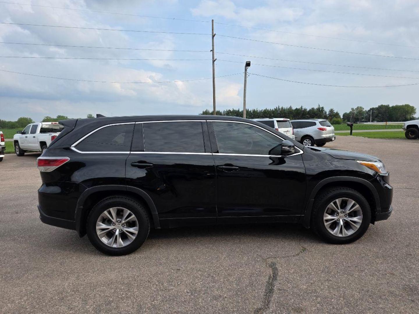 2015 BLACK TOYOTA HIGHLANDER LE (5TDBKRFH0FS) with an 3.5L engine, Automatic transmission, located at 495 Old Highway 20 West, South Sioux City, NE, 68776, (402) 494-2677, 42.458408, -96.443512 - Photo#4