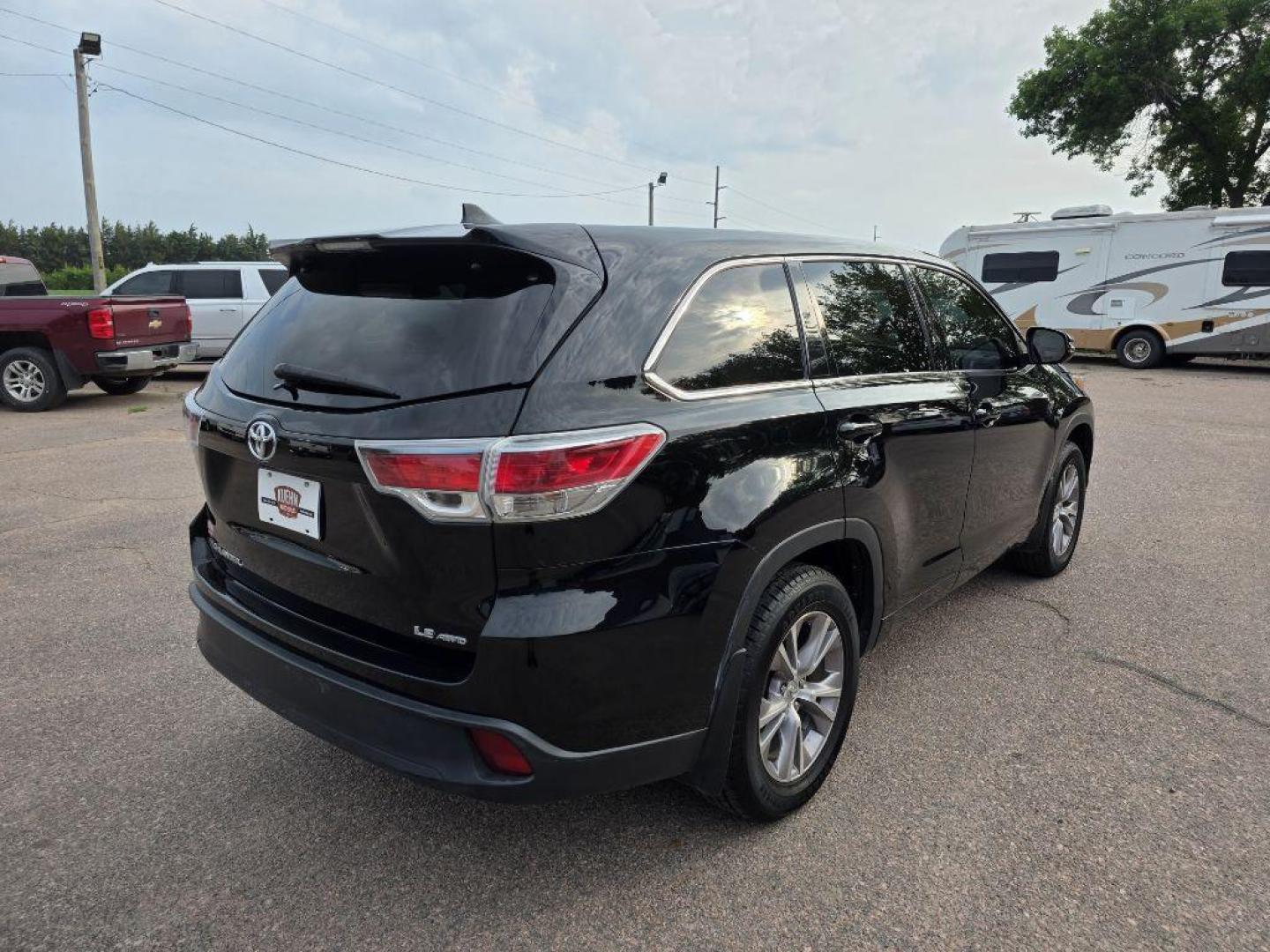 2015 BLACK TOYOTA HIGHLANDER LE (5TDBKRFH0FS) with an 3.5L engine, Automatic transmission, located at 495 Old Highway 20 West, South Sioux City, NE, 68776, (402) 494-2677, 42.458408, -96.443512 - Photo#27