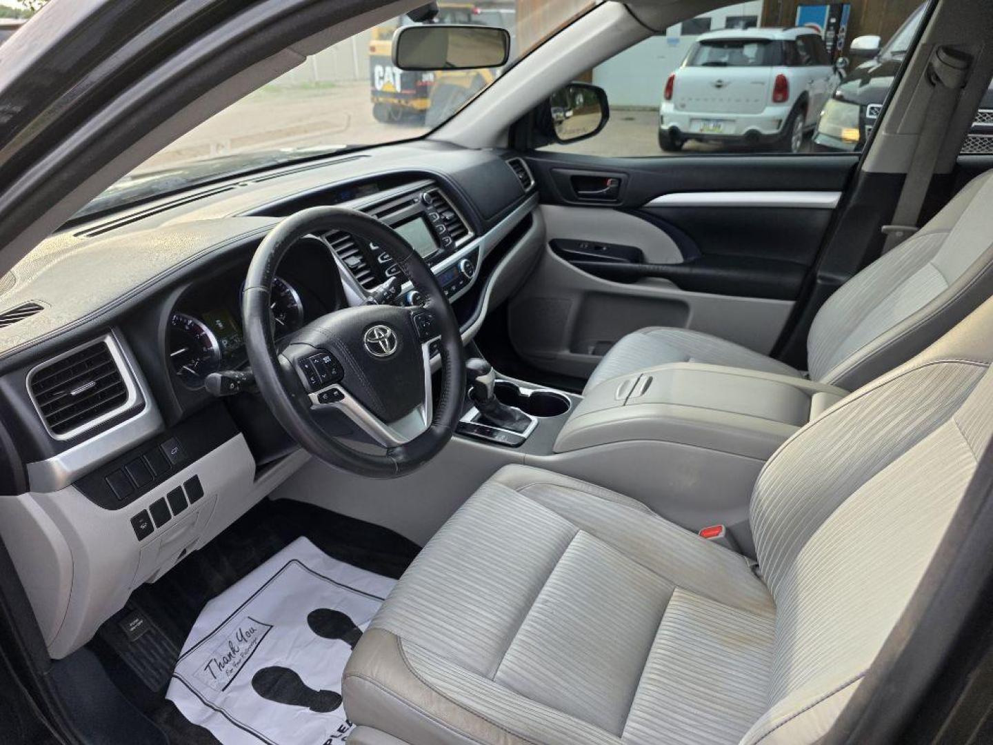 2015 BLACK TOYOTA HIGHLANDER LE (5TDBKRFH0FS) with an 3.5L engine, Automatic transmission, located at 495 Old Highway 20 West, South Sioux City, NE, 68776, (402) 494-2677, 42.458408, -96.443512 - Photo#30