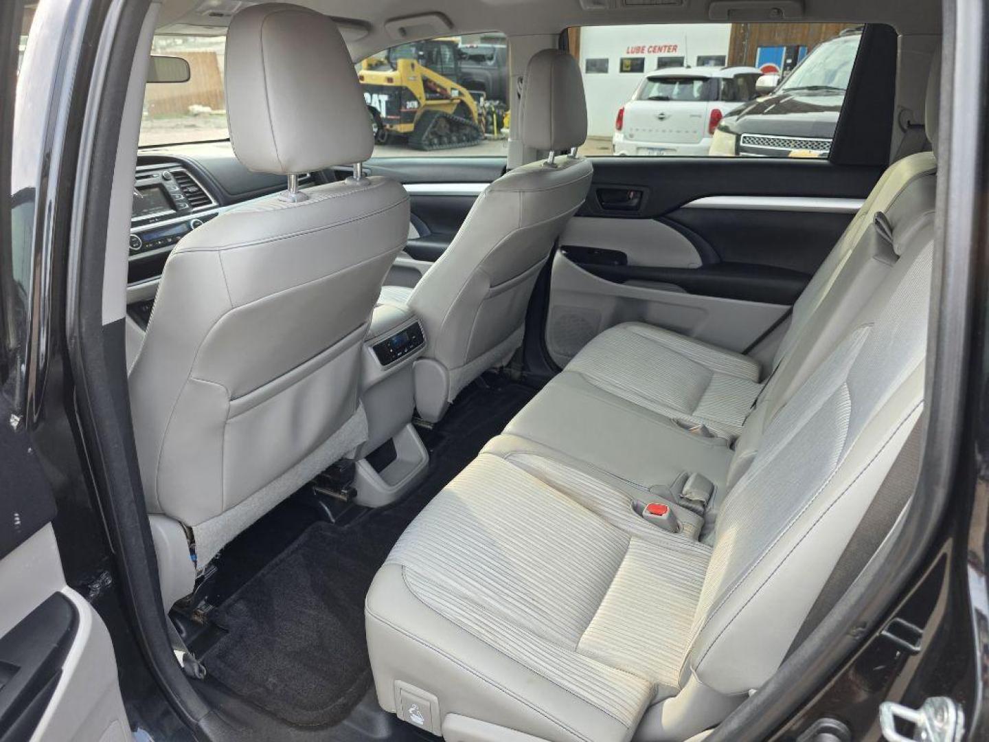 2015 BLACK TOYOTA HIGHLANDER LE (5TDBKRFH0FS) with an 3.5L engine, Automatic transmission, located at 495 Old Highway 20 West, South Sioux City, NE, 68776, (402) 494-2677, 42.458408, -96.443512 - Photo#38