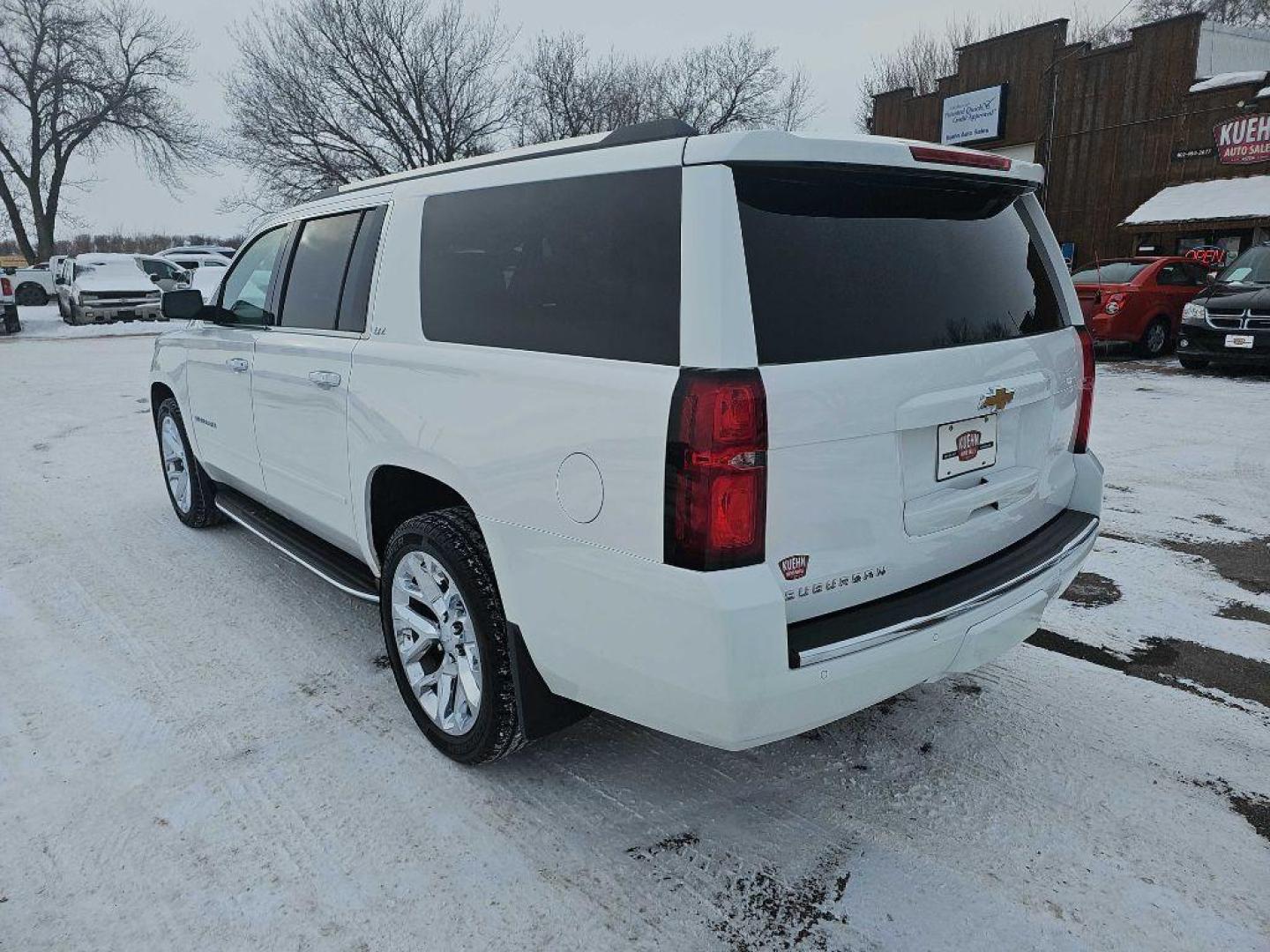 2015 WHITE CHEVROLET SUBURBAN 1500 LTZ (1GNSKKKC5FR) with an 5.3L engine, Automatic transmission, located at 495 Old Highway 20 West, South Sioux City, NE, 68776, (402) 494-2677, 42.458408, -96.443512 - Photo#2