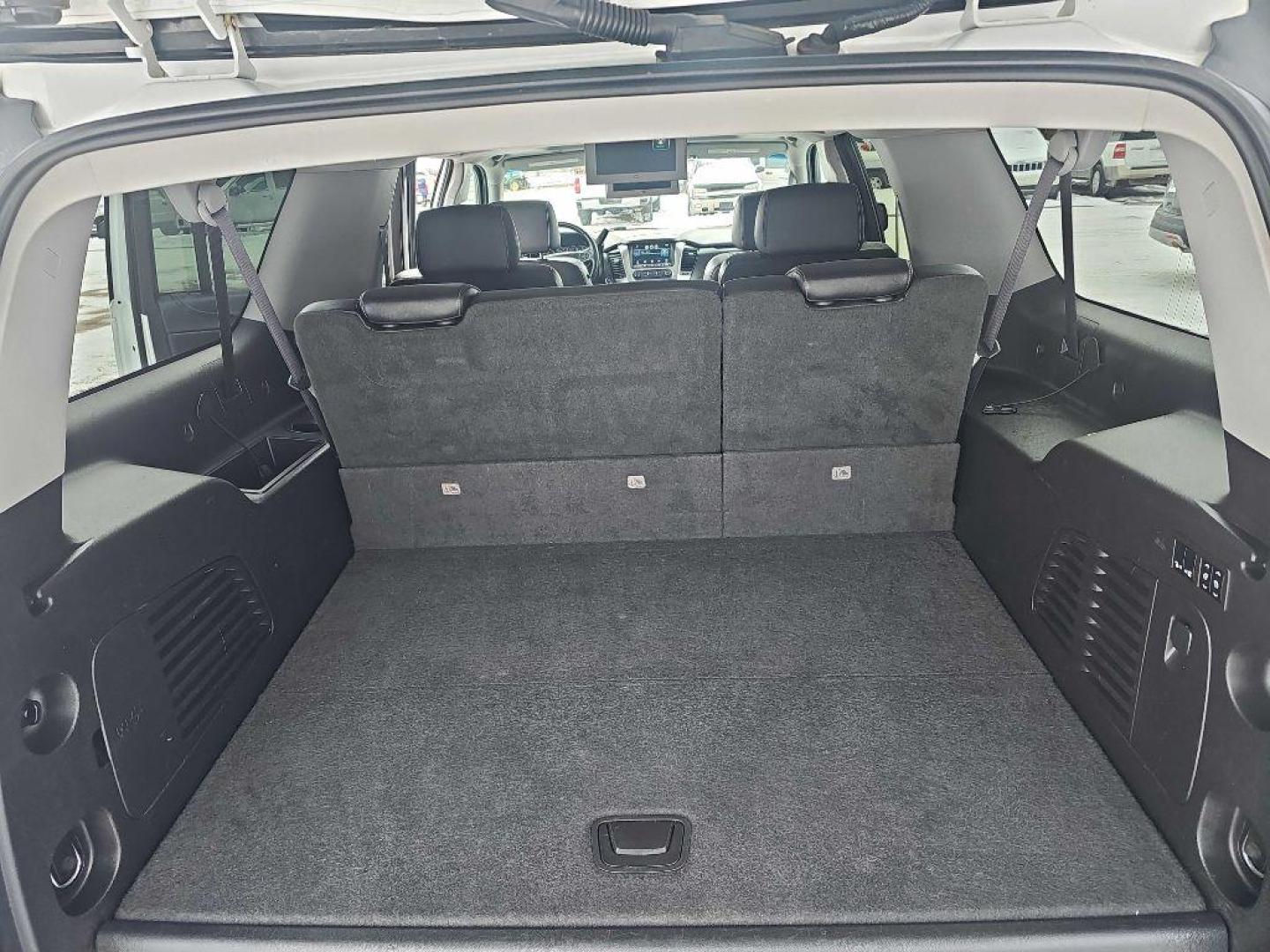 2015 WHITE CHEVROLET SUBURBAN 1500 LTZ (1GNSKKKC5FR) with an 5.3L engine, Automatic transmission, located at 495 Old Highway 20 West, South Sioux City, NE, 68776, (402) 494-2677, 42.458408, -96.443512 - Photo#12