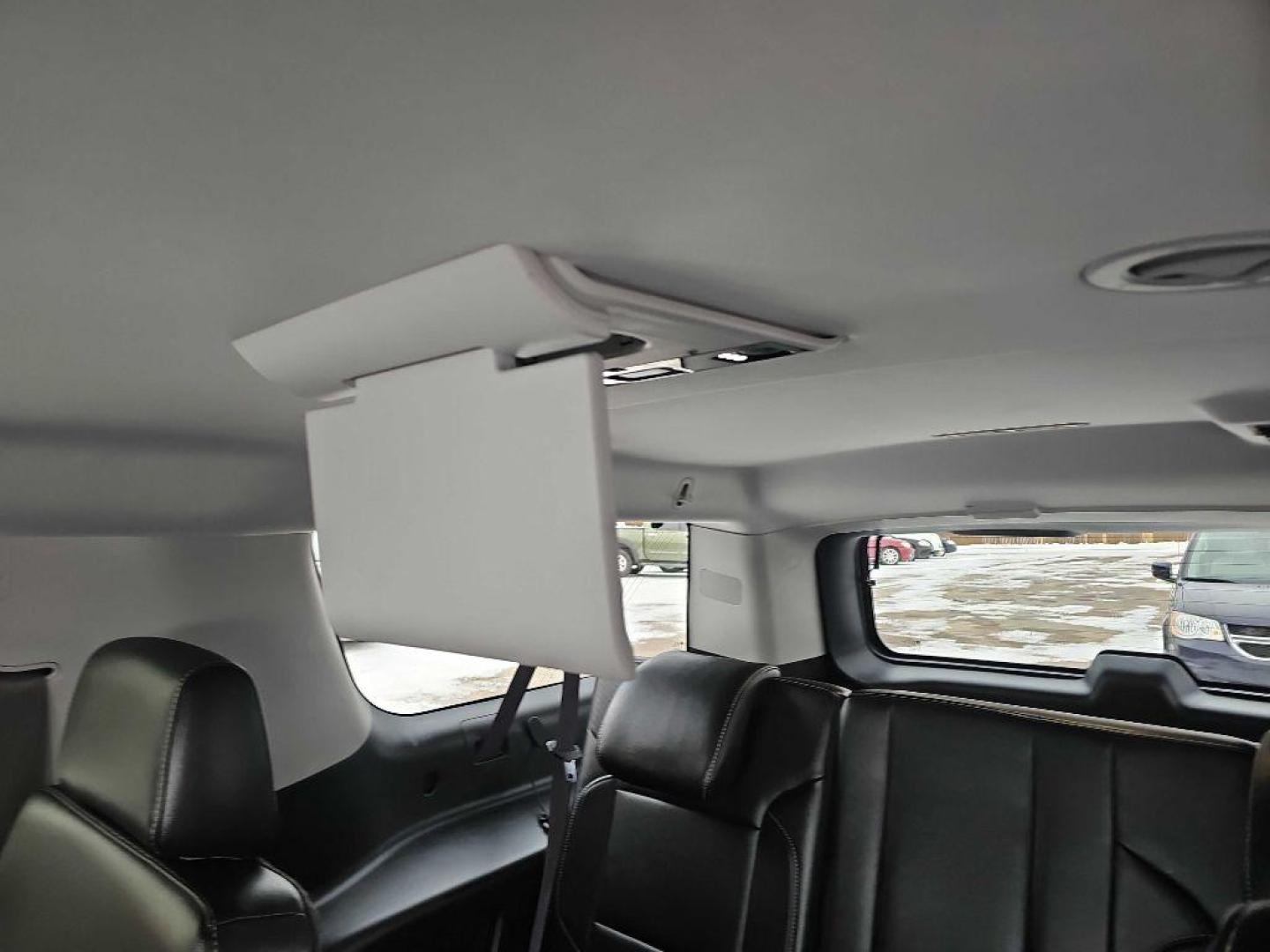 2015 WHITE CHEVROLET SUBURBAN 1500 LTZ (1GNSKKKC5FR) with an 5.3L engine, Automatic transmission, located at 495 Old Highway 20 West, South Sioux City, NE, 68776, (402) 494-2677, 42.458408, -96.443512 - Photo#15