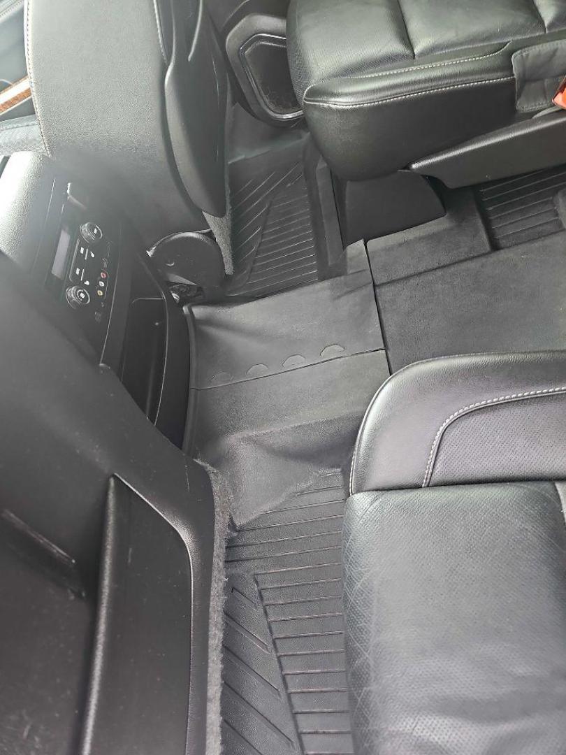 2015 WHITE CHEVROLET SUBURBAN 1500 LTZ (1GNSKKKC5FR) with an 5.3L engine, Automatic transmission, located at 495 Old Highway 20 West, South Sioux City, NE, 68776, (402) 494-2677, 42.458408, -96.443512 - Photo#32