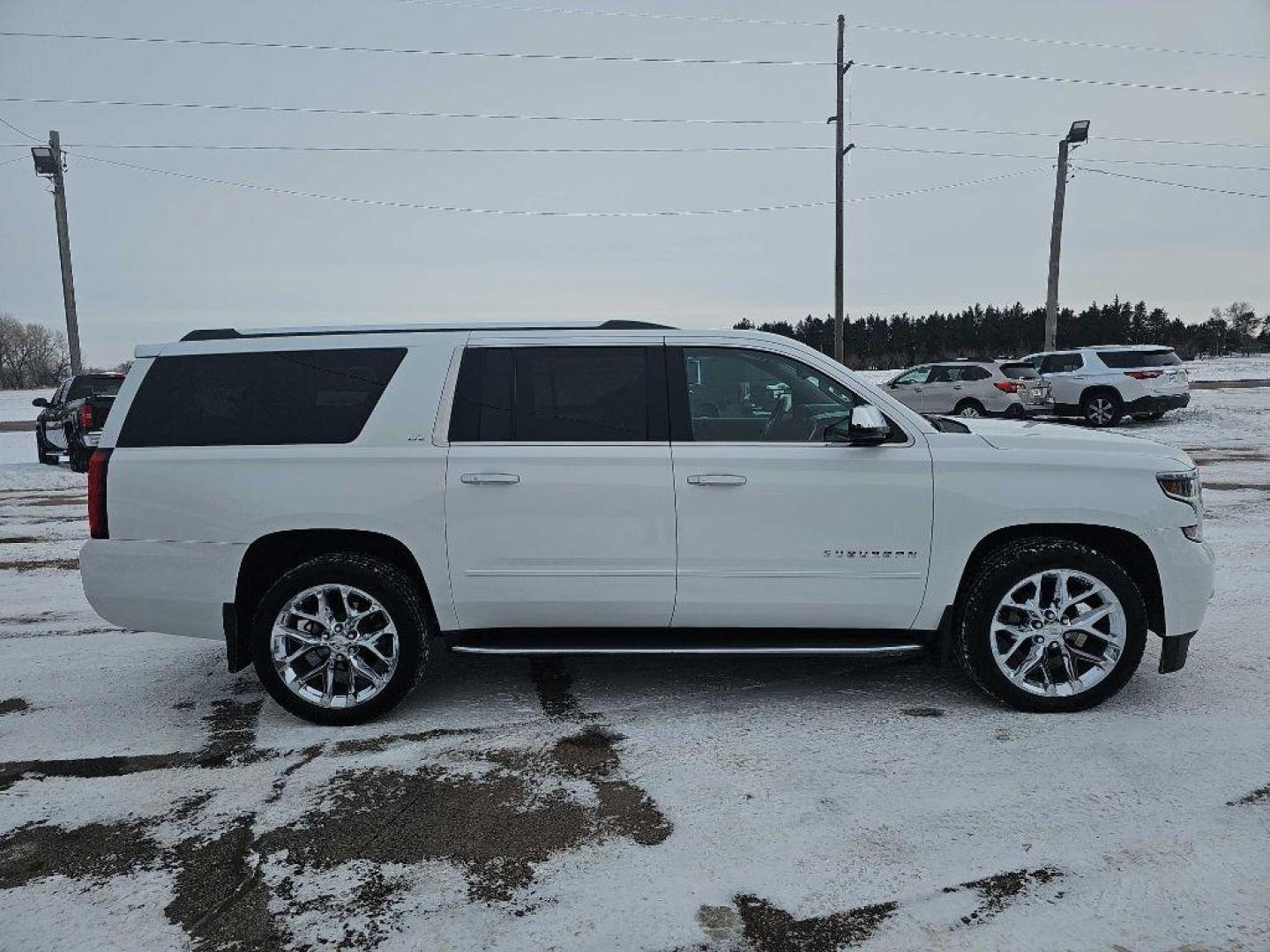 2015 WHITE CHEVROLET SUBURBAN 1500 LTZ (1GNSKKKC5FR) with an 5.3L engine, Automatic transmission, located at 495 Old Highway 20 West, South Sioux City, NE, 68776, (402) 494-2677, 42.458408, -96.443512 - Photo#5