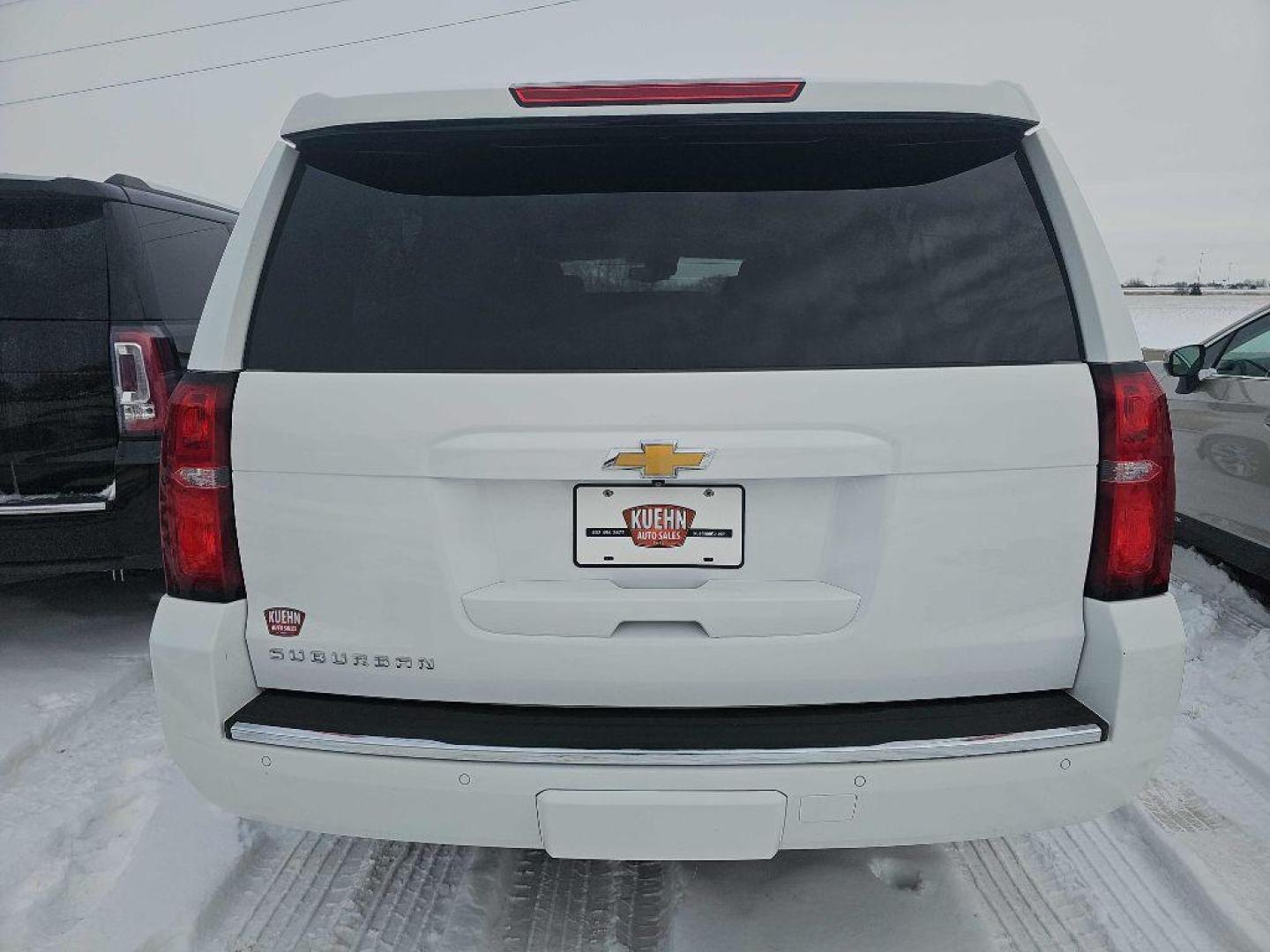 2015 WHITE CHEVROLET SUBURBAN 1500 LTZ (1GNSKKKC5FR) with an 5.3L engine, Automatic transmission, located at 495 Old Highway 20 West, South Sioux City, NE, 68776, (402) 494-2677, 42.458408, -96.443512 - Photo#51