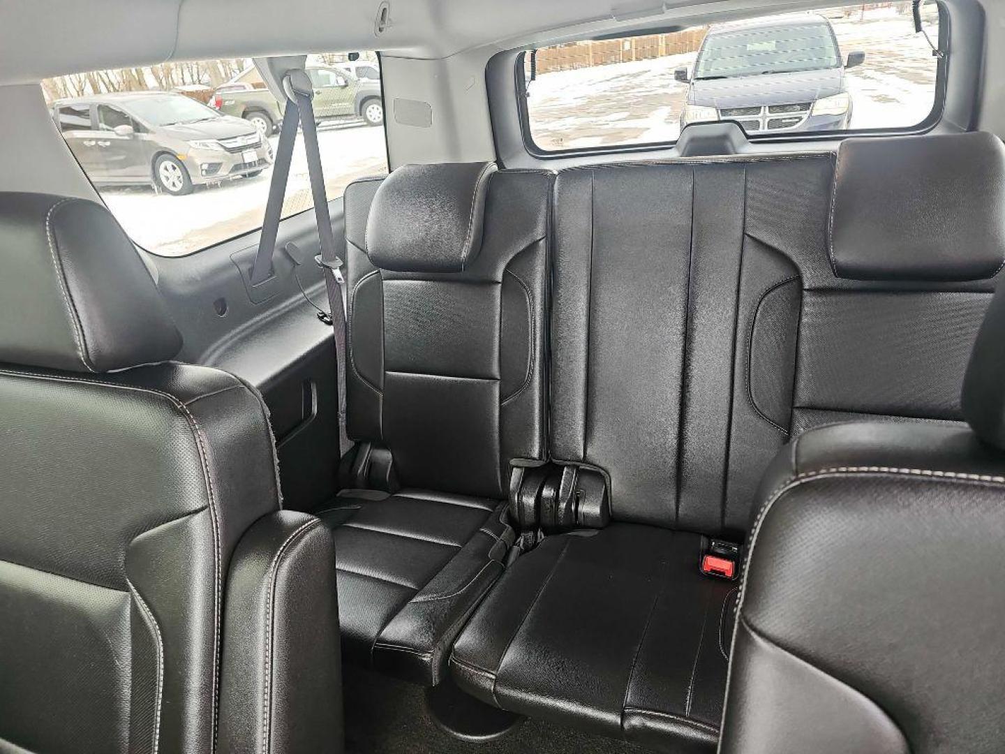2015 WHITE CHEVROLET SUBURBAN 1500 LTZ (1GNSKKKC5FR) with an 5.3L engine, Automatic transmission, located at 495 Old Highway 20 West, South Sioux City, NE, 68776, (402) 494-2677, 42.458408, -96.443512 - Photo#8