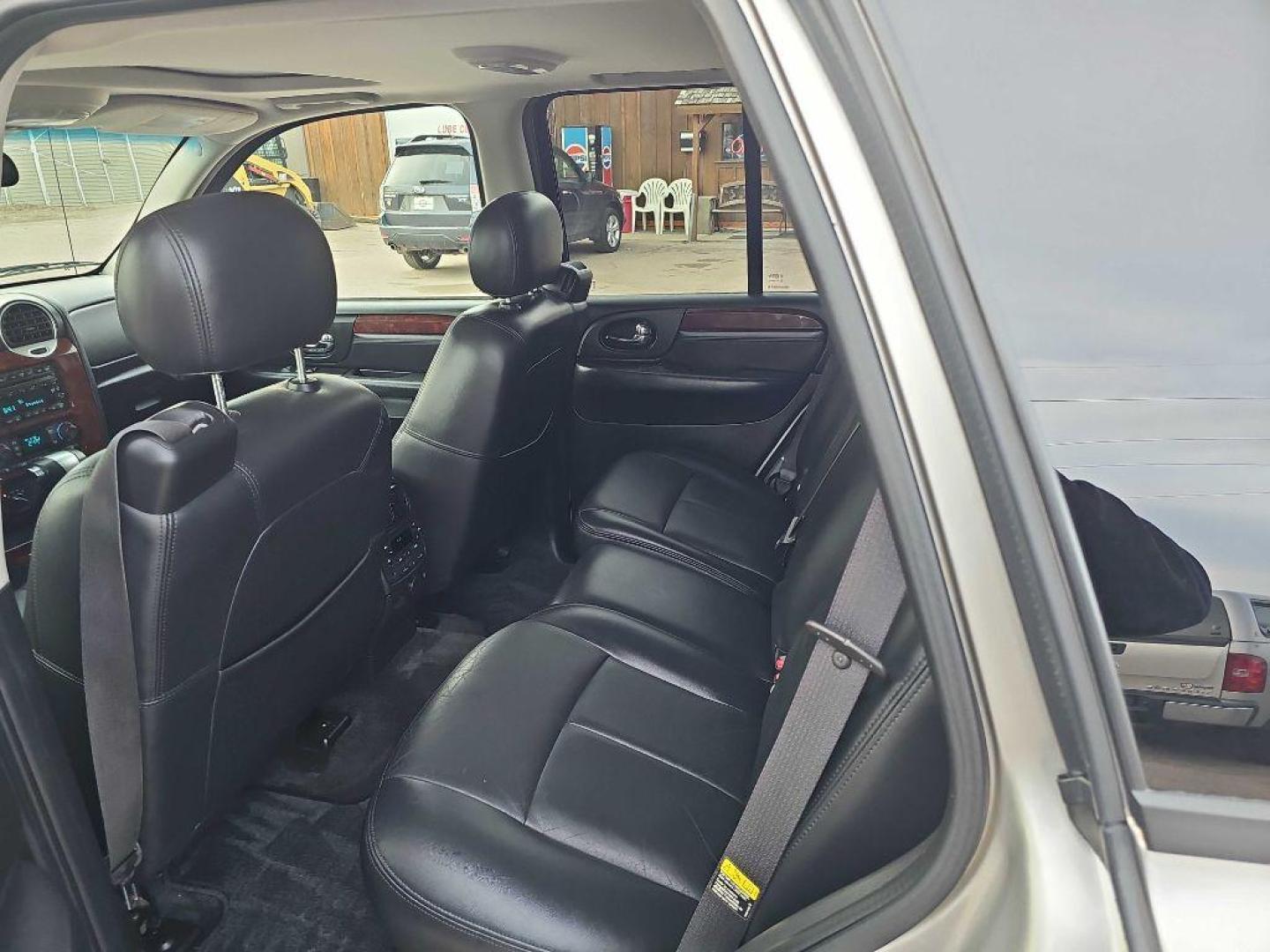 2006 SILVER GMC ENVOY (1GKDT13S962) with an 4.2L engine, Automatic transmission, located at 495 Old Highway 20 West, South Sioux City, NE, 68776, (402) 494-2677, 42.458408, -96.443512 - Photo#3