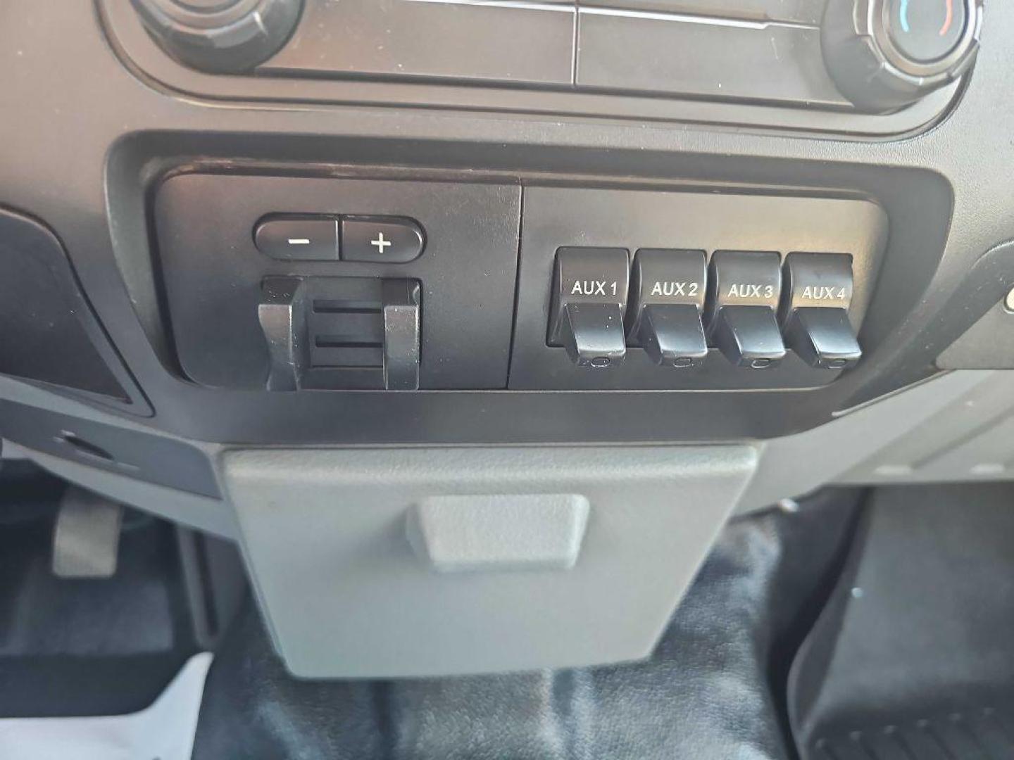 2012 WHITE FORD F350 SUPER DUTY (1FT7X3B69CE) with an 6.2L engine, Automatic transmission, located at 495 Old Highway 20 West, South Sioux City, NE, 68776, (402) 494-2677, 42.458408, -96.443512 - Photo#7