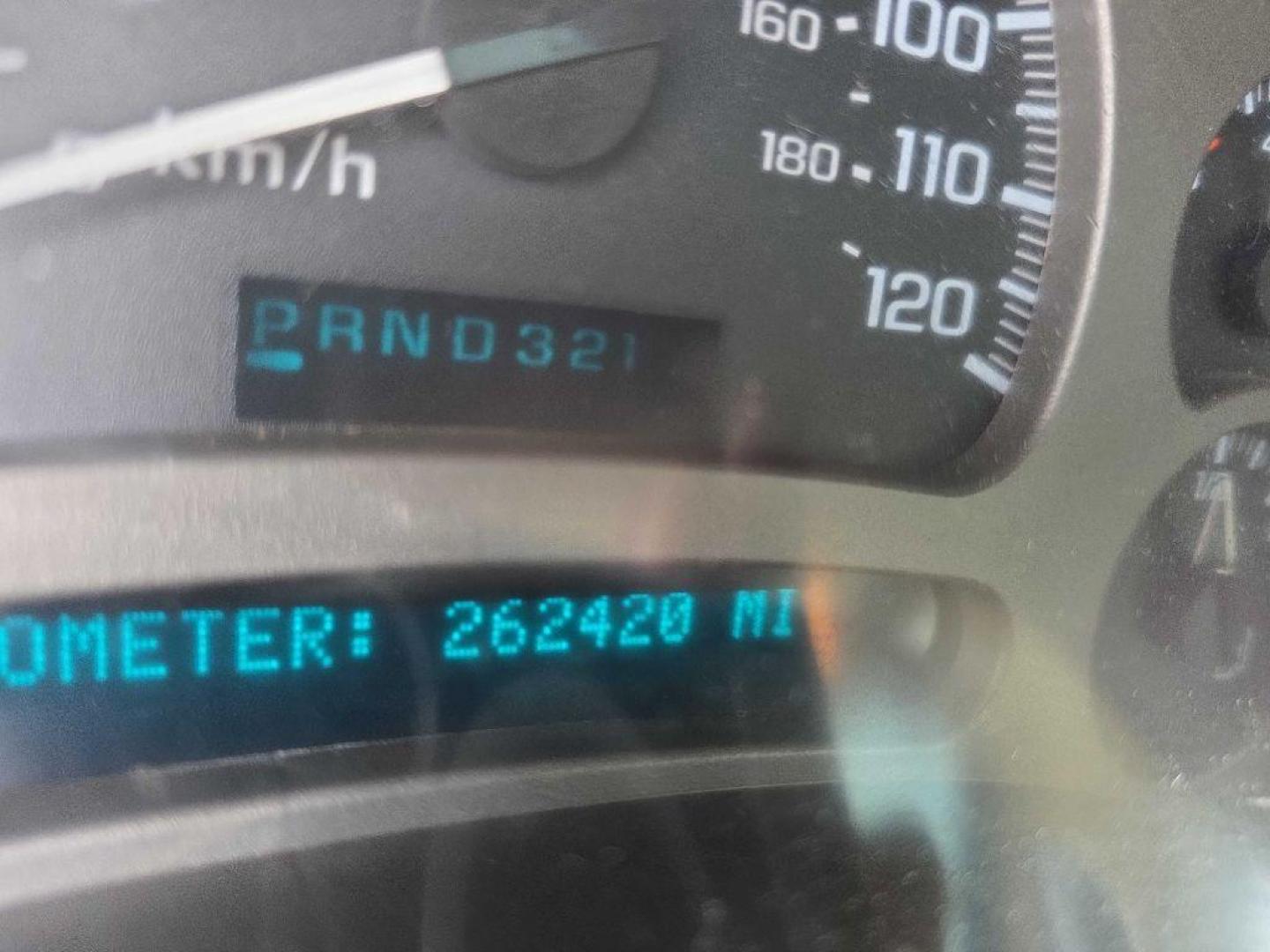 2005 WHITE GMC YUKON XL DENALI (1GKFK66U95J) with an 6.0L engine, Automatic transmission, located at 495 Old Highway 20 West, South Sioux City, NE, 68776, (402) 494-2677, 42.458408, -96.443512 - Photo#13
