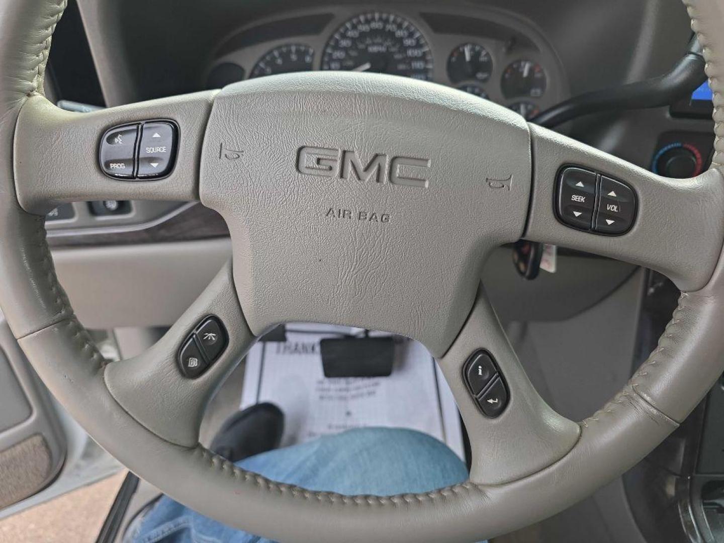 2005 WHITE GMC YUKON XL DENALI (1GKFK66U95J) with an 6.0L engine, Automatic transmission, located at 495 Old Highway 20 West, South Sioux City, NE, 68776, (402) 494-2677, 42.458408, -96.443512 - Photo#14