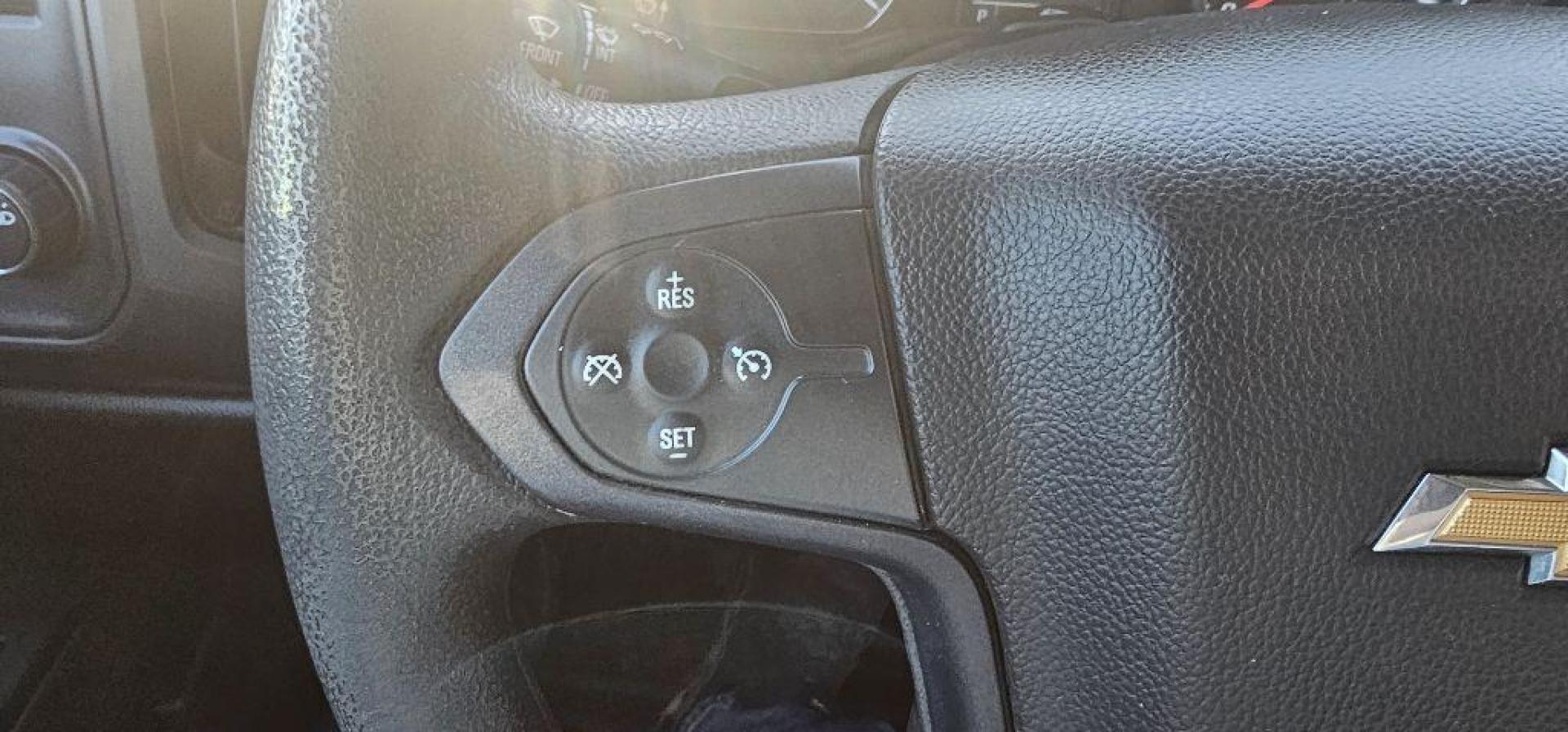 2015 WHITE CHEVROLET SILVERADO 1500 (1GCVKPECXFZ) with an 5.3L engine, Automatic transmission, located at 495 Old Highway 20 West, South Sioux City, NE, 68776, (402) 494-2677, 42.458408, -96.443512 - Photo#10