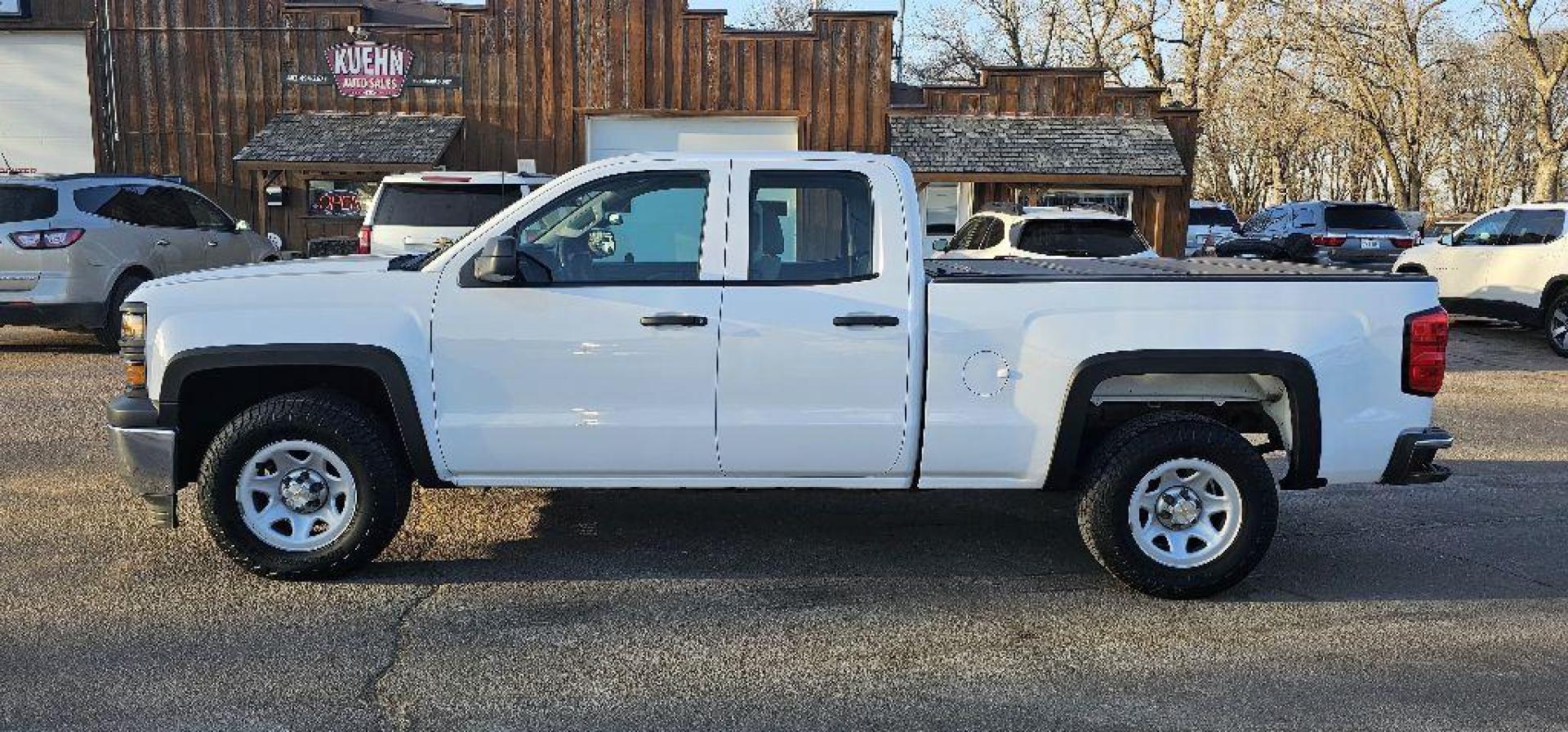 2015 WHITE CHEVROLET SILVERADO 1500 (1GCVKPECXFZ) with an 5.3L engine, Automatic transmission, located at 495 Old Highway 20 West, South Sioux City, NE, 68776, (402) 494-2677, 42.458408, -96.443512 - Photo#1