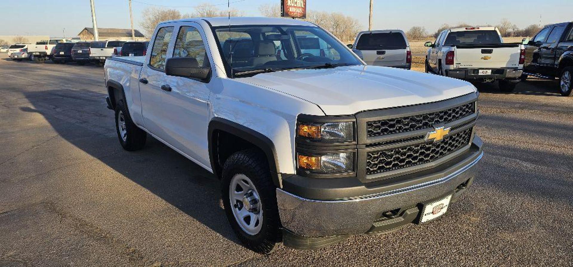 2015 WHITE CHEVROLET SILVERADO 1500 (1GCVKPECXFZ) with an 5.3L engine, Automatic transmission, located at 495 Old Highway 20 West, South Sioux City, NE, 68776, (402) 494-2677, 42.458408, -96.443512 - Photo#21