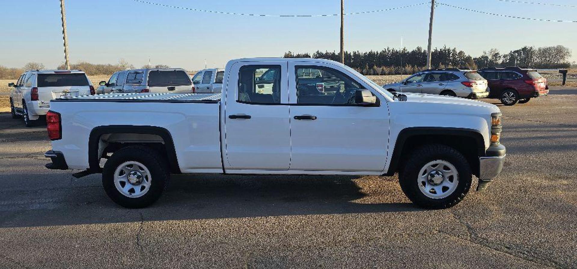 2015 WHITE CHEVROLET SILVERADO 1500 (1GCVKPECXFZ) with an 5.3L engine, Automatic transmission, located at 495 Old Highway 20 West, South Sioux City, NE, 68776, (402) 494-2677, 42.458408, -96.443512 - Photo#4