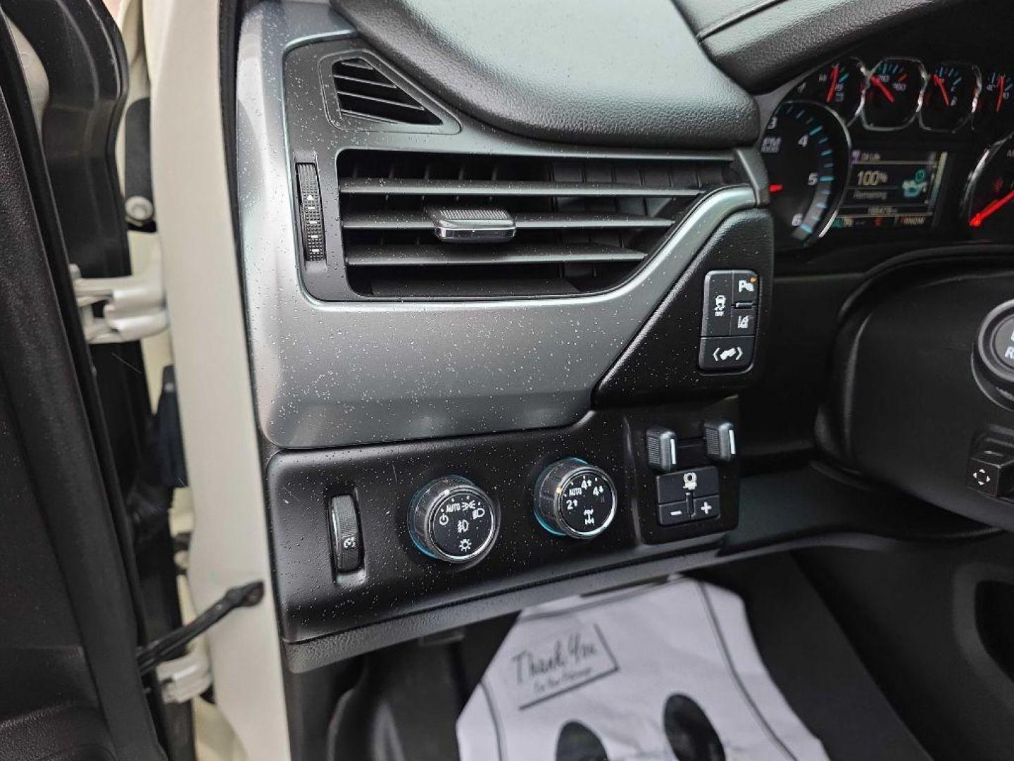 2015 WHITE CHEVROLET SUBURBAN 1500 LTZ (1GNSKKKC4FR) with an 5.3L engine, Automatic transmission, located at 495 Old Highway 20 West, South Sioux City, NE, 68776, (402) 494-2677, 42.458408, -96.443512 - Photo#12