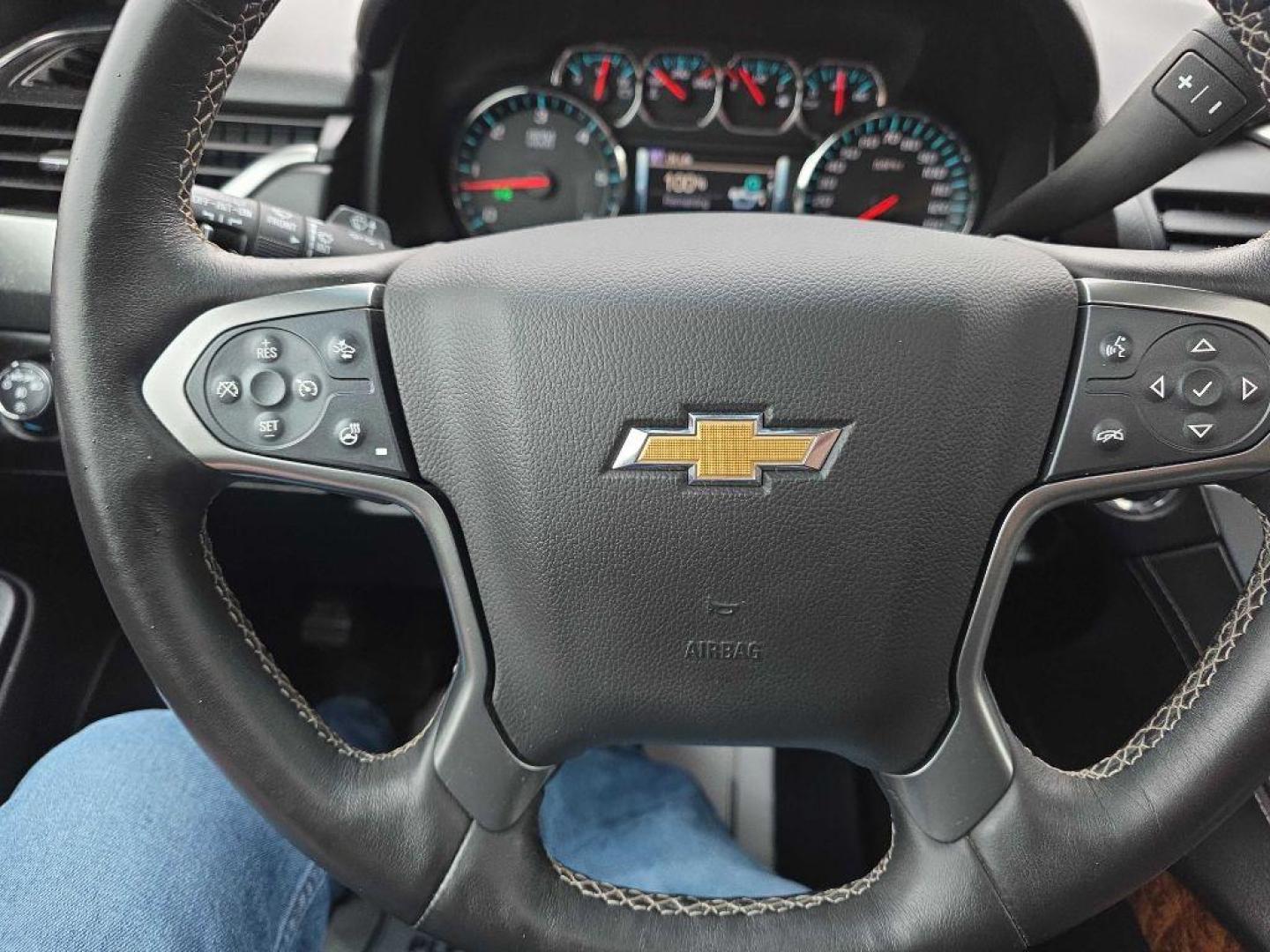 2015 WHITE CHEVROLET SUBURBAN 1500 LTZ (1GNSKKKC4FR) with an 5.3L engine, Automatic transmission, located at 495 Old Highway 20 West, South Sioux City, NE, 68776, (402) 494-2677, 42.458408, -96.443512 - Photo#19