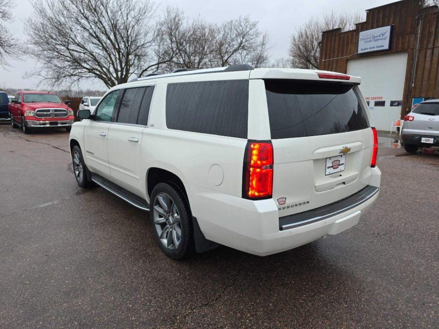 2015 WHITE CHEVROLET SUBURBAN 1500 LTZ (1GNSKKKC4FR) with an 5.3L engine, Automatic transmission, located at 495 Old Highway 20 West, South Sioux City, NE, 68776, (402) 494-2677, 42.458408, -96.443512 - Photo#2