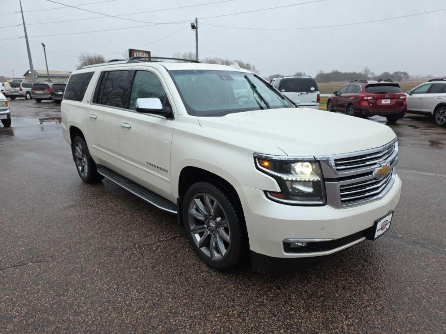 2015 WHITE CHEVROLET SUBURBAN 1500 LTZ (1GNSKKKC4FR) with an 5.3L engine, Automatic transmission, located at 495 Old Highway 20 West, South Sioux City, NE, 68776, (402) 494-2677, 42.458408, -96.443512 - Photo#5