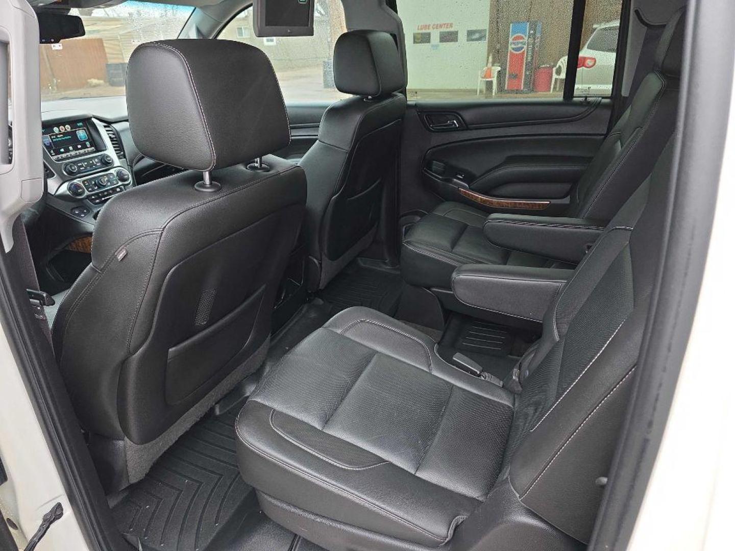 2015 WHITE CHEVROLET SUBURBAN 1500 LTZ (1GNSKKKC4FR) with an 5.3L engine, Automatic transmission, located at 495 Old Highway 20 West, South Sioux City, NE, 68776, (402) 494-2677, 42.458408, -96.443512 - Photo#6