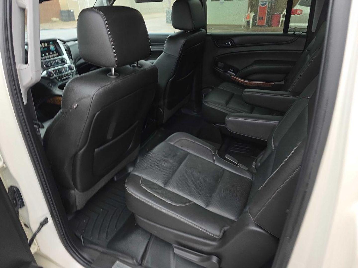 2015 WHITE CHEVROLET SUBURBAN 1500 LTZ (1GNSKKKC4FR) with an 5.3L engine, Automatic transmission, located at 495 Old Highway 20 West, South Sioux City, NE, 68776, (402) 494-2677, 42.458408, -96.443512 - Photo#8