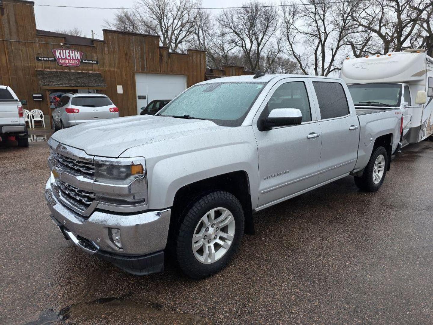 2017 SILVER CHEVROLET SILVERADO 1500 LTZ (3GCUKSECXHG) with an 5.3L engine, Automatic transmission, located at 495 Old Highway 20 West, South Sioux City, NE, 68776, (402) 494-2677, 42.458408, -96.443512 - Photo#3