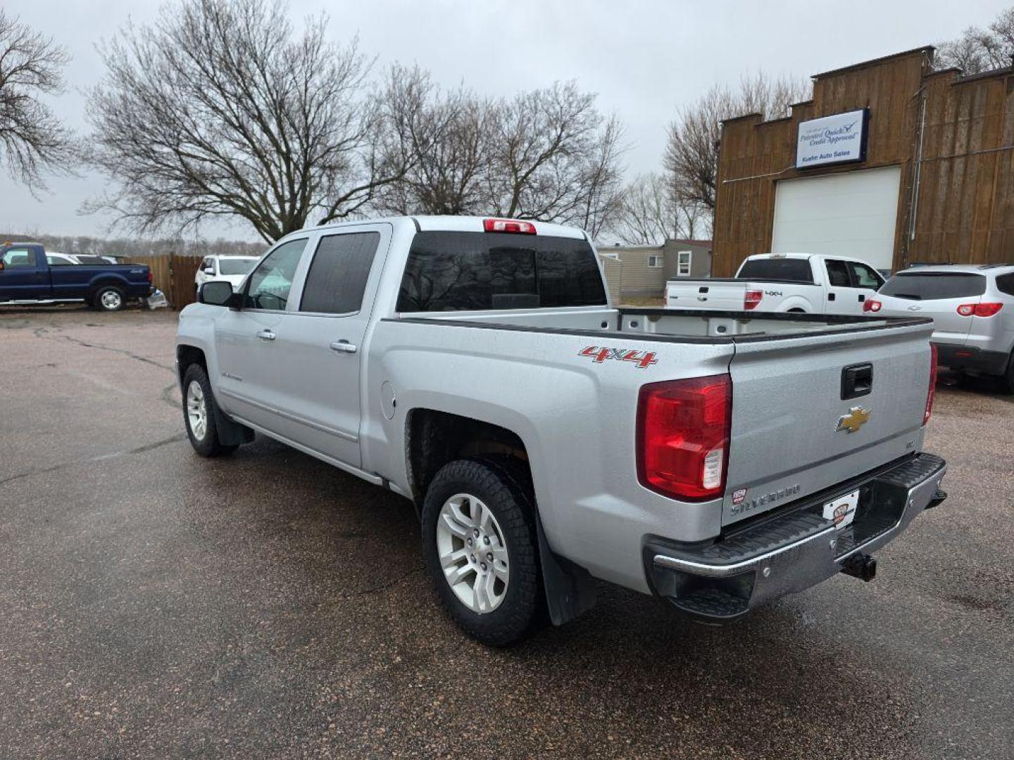 2017 SILVER CHEVROLET SILVERADO 1500 LTZ (3GCUKSECXHG) with an 5.3L engine, Automatic transmission, located at 495 Old Highway 20 West, South Sioux City, NE, 68776, (402) 494-2677, 42.458408, -96.443512 - Photo#4