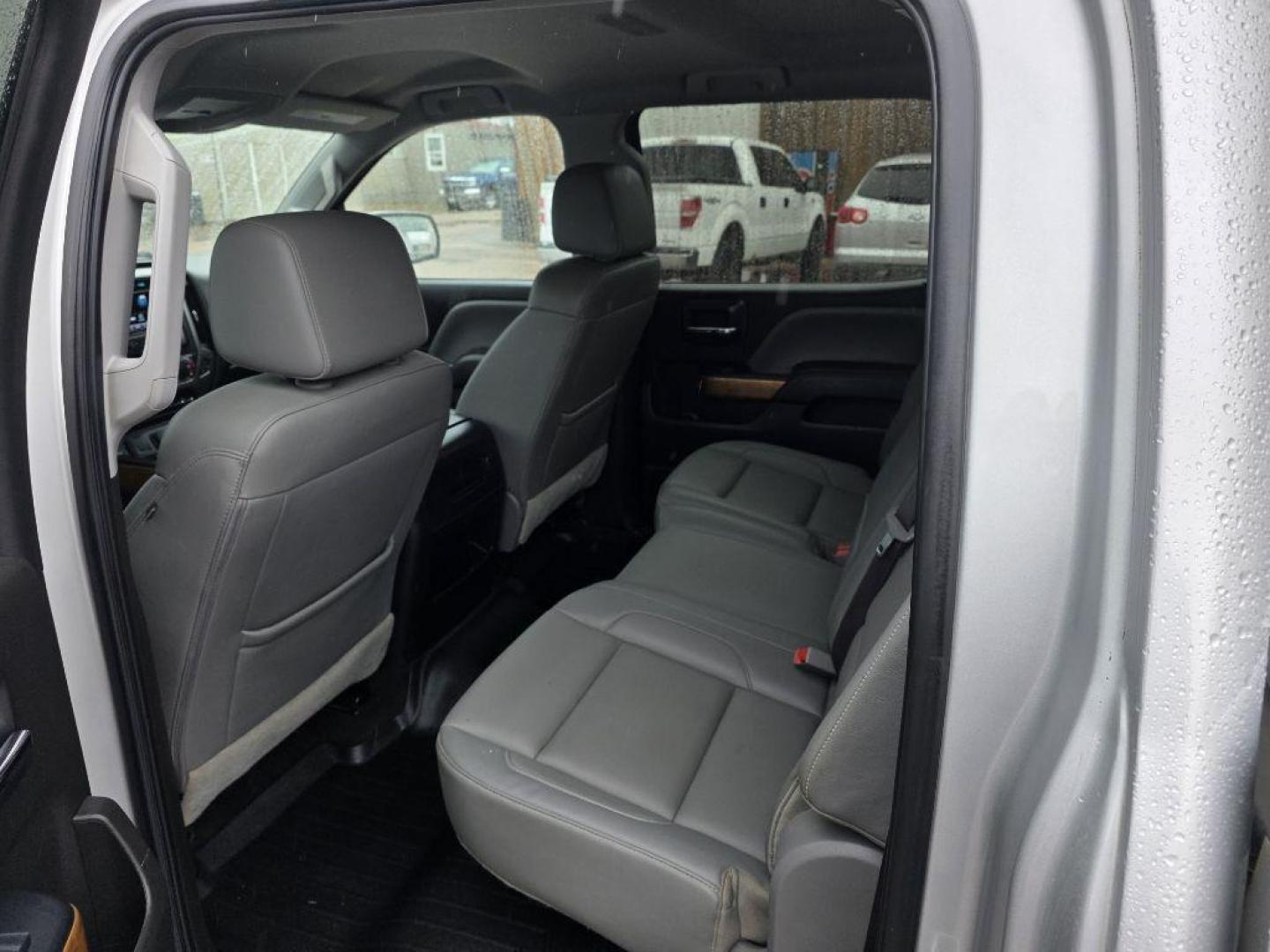 2017 SILVER CHEVROLET SILVERADO 1500 LTZ (3GCUKSECXHG) with an 5.3L engine, Automatic transmission, located at 495 Old Highway 20 West, South Sioux City, NE, 68776, (402) 494-2677, 42.458408, -96.443512 - Photo#5