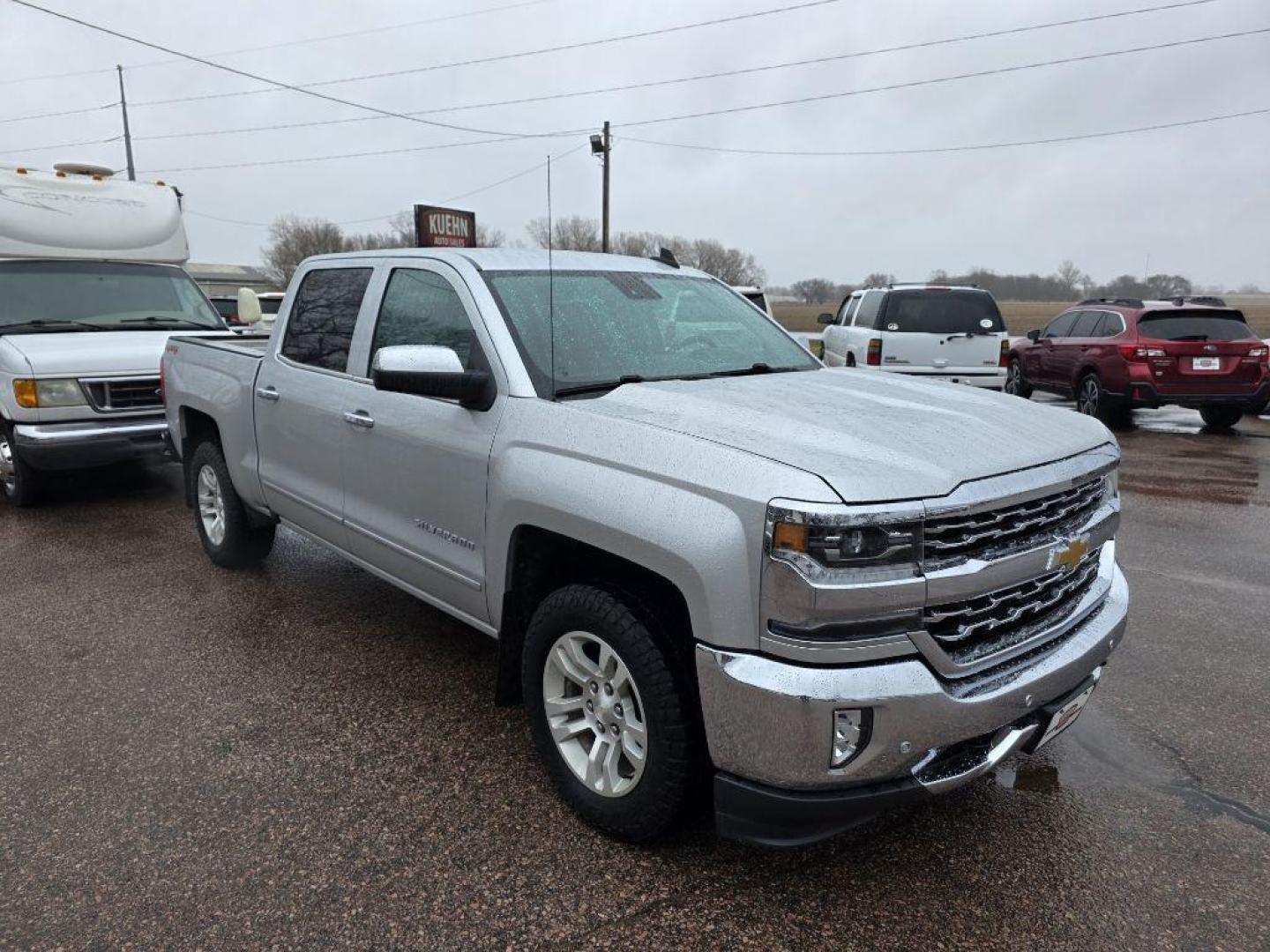 2017 SILVER CHEVROLET SILVERADO 1500 LTZ (3GCUKSECXHG) with an 5.3L engine, Automatic transmission, located at 495 Old Highway 20 West, South Sioux City, NE, 68776, (402) 494-2677, 42.458408, -96.443512 - Photo#6