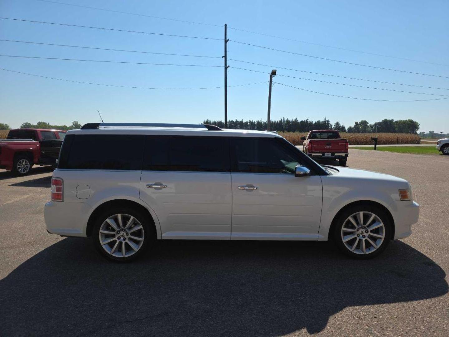 2012 WHITE FORD FLEX LIMITED (2FMHK6DT9CB) with an 3.5L engine, Automatic transmission, located at 495 Old Highway 20 West, South Sioux City, NE, 68776, (402) 494-2677, 42.458408, -96.443512 - Photo#4