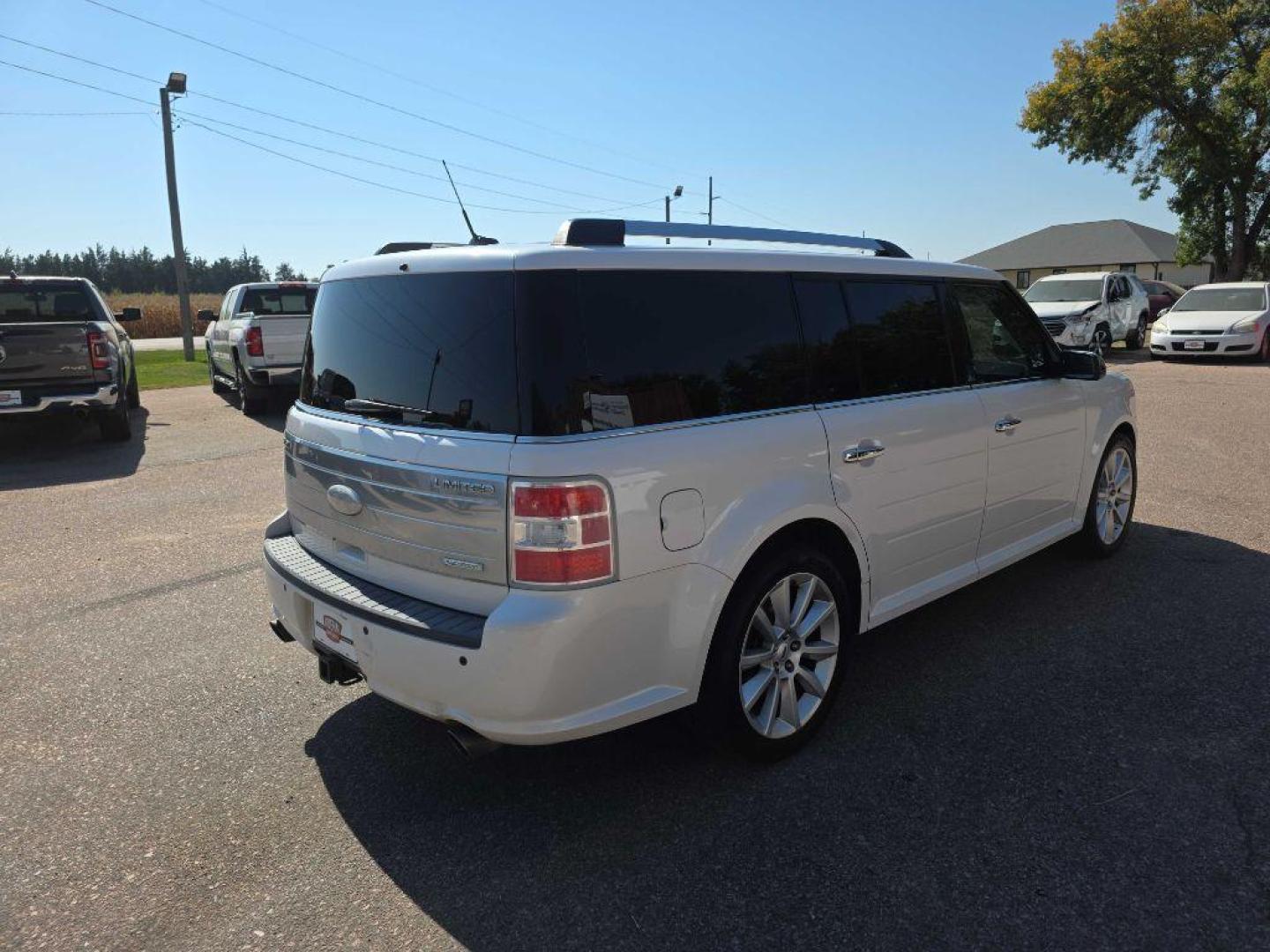 2012 WHITE FORD FLEX LIMITED (2FMHK6DT9CB) with an 3.5L engine, Automatic transmission, located at 495 Old Highway 20 West, South Sioux City, NE, 68776, (402) 494-2677, 42.458408, -96.443512 - Photo#3