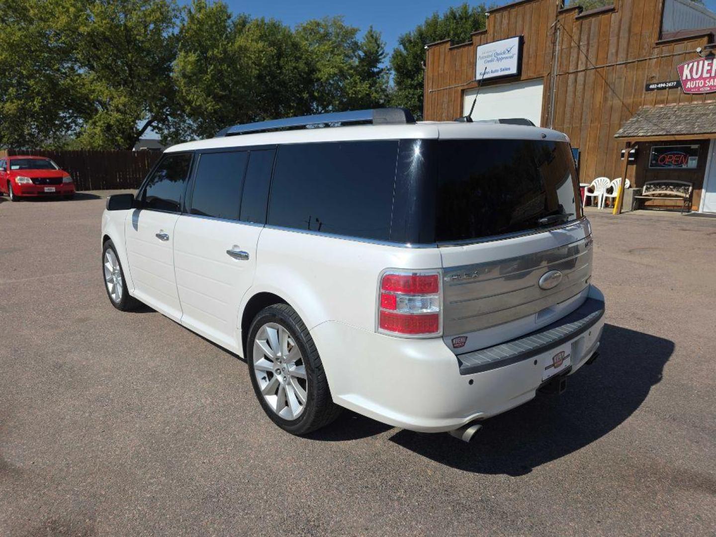2012 WHITE FORD FLEX LIMITED (2FMHK6DT9CB) with an 3.5L engine, Automatic transmission, located at 495 Old Highway 20 West, South Sioux City, NE, 68776, (402) 494-2677, 42.458408, -96.443512 - Photo#2