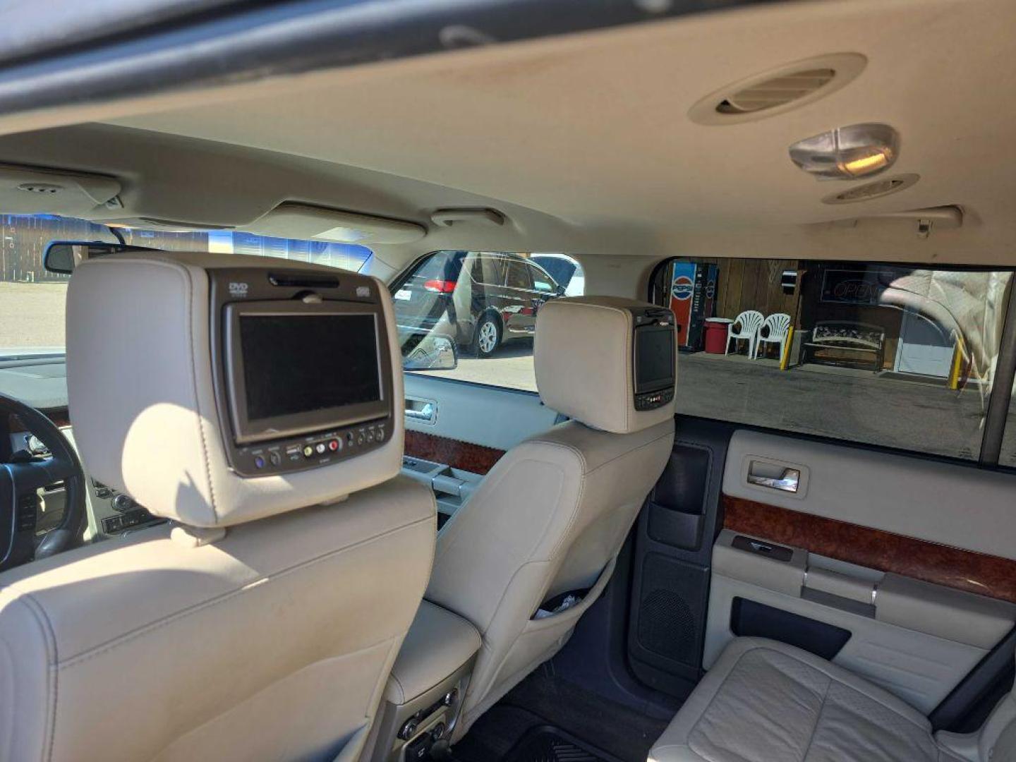 2012 WHITE FORD FLEX LIMITED (2FMHK6DT9CB) with an 3.5L engine, Automatic transmission, located at 495 Old Highway 20 West, South Sioux City, NE, 68776, (402) 494-2677, 42.458408, -96.443512 - Photo#6