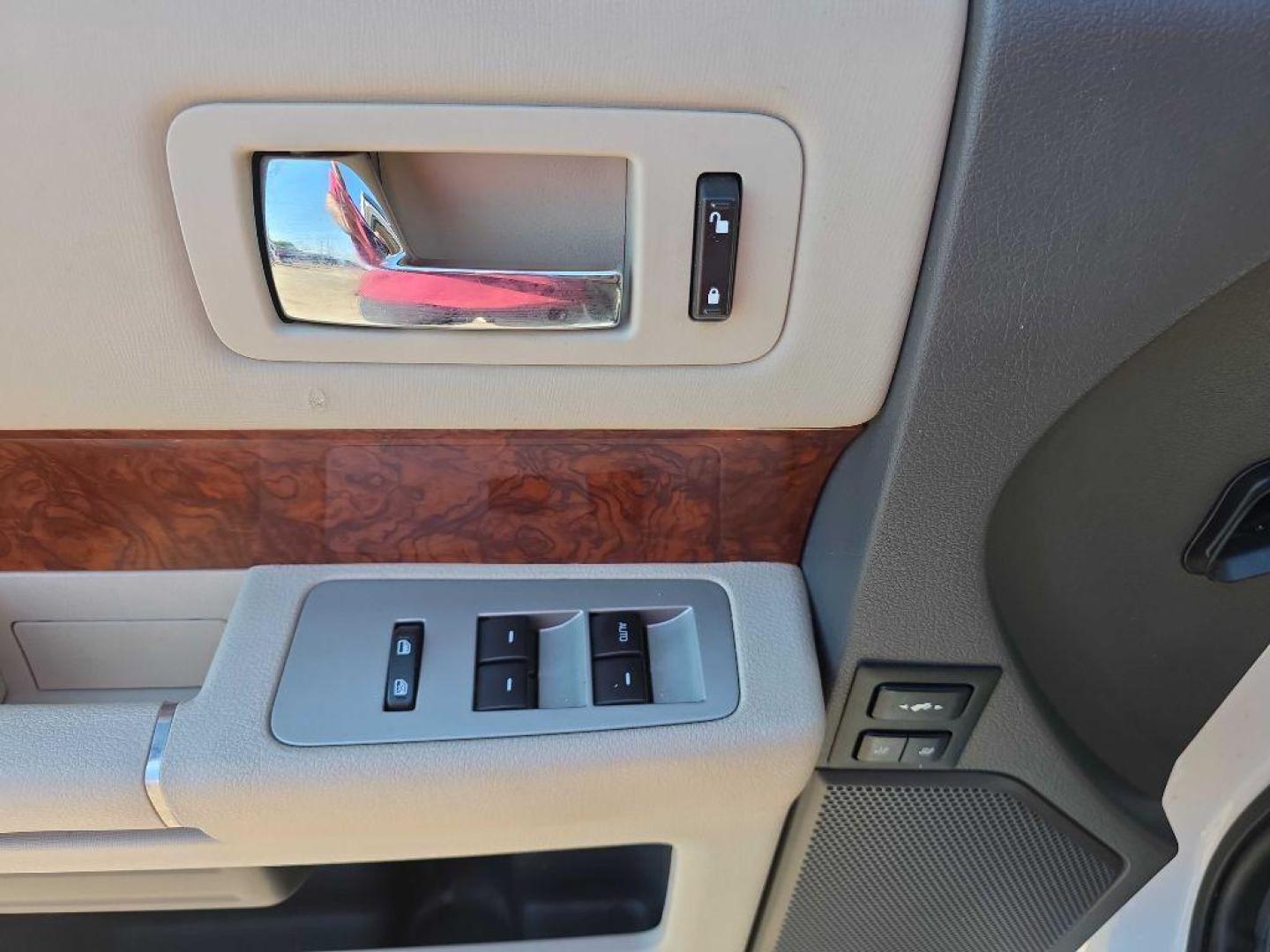 2012 WHITE FORD FLEX LIMITED (2FMHK6DT9CB) with an 3.5L engine, Automatic transmission, located at 495 Old Highway 20 West, South Sioux City, NE, 68776, (402) 494-2677, 42.458408, -96.443512 - Photo#9